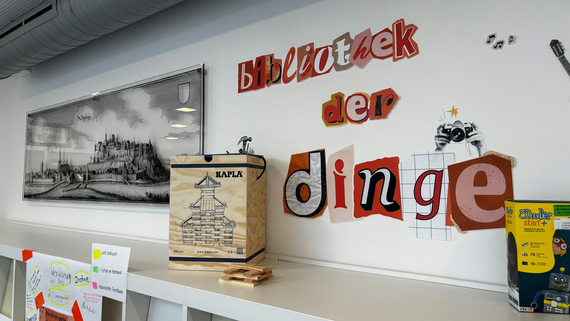 Schriftzug „Bibliothek der Dinge“.