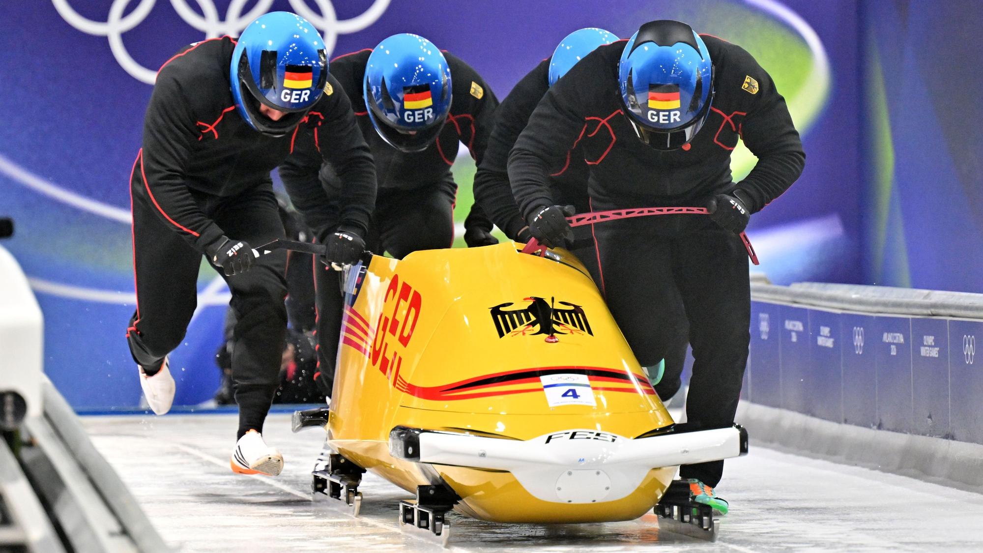 Die vom FES entwickelten Schlitten gelten als Erfolgsfaktor der deutschen Teams. Hier wird der Bob von Johannes Lochner beim Training auf der Olympia-Bahn in Cortina getestet.