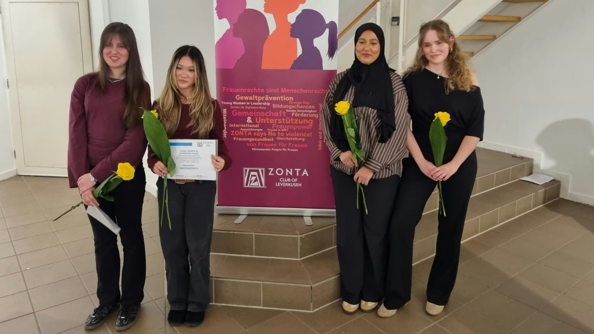 Auch Leonie Stanieck, Rayhana Kalei und Luise Michaelsen (v.l.) wurden für ihr Engagement geehrt.