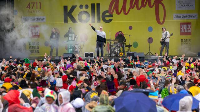 12.02.2026, Köln: Die Weiberfastnachtsbühne von Radio Köln im Tanzbrunnen.
Foto: Michael Bause