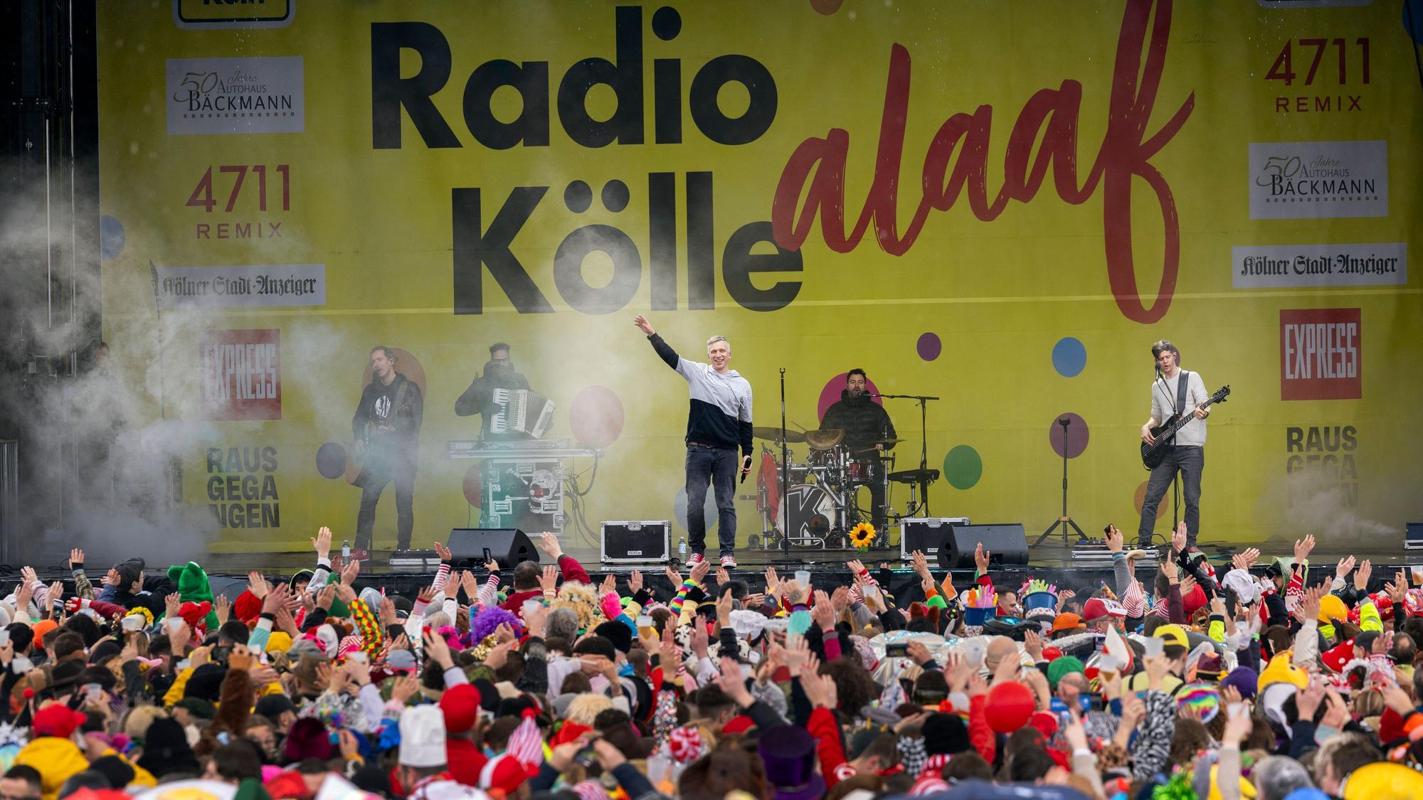 12.02.2026, Köln: Die Weiberfastnachtsbühne von Radio Köln im Tanzbrunnen.
Foto: Michael Bause