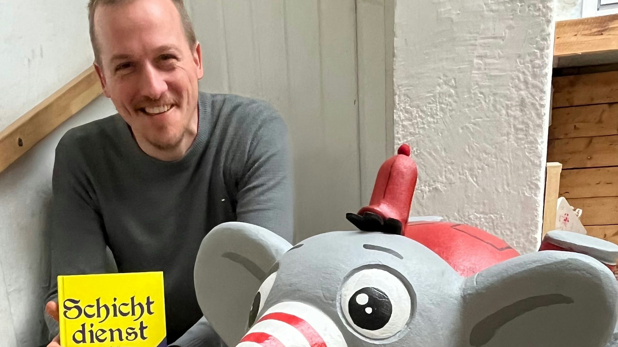 Leverkusener Kinderbuchautor Anatol Schulz mit „Moki“ und „Schichtdienst“