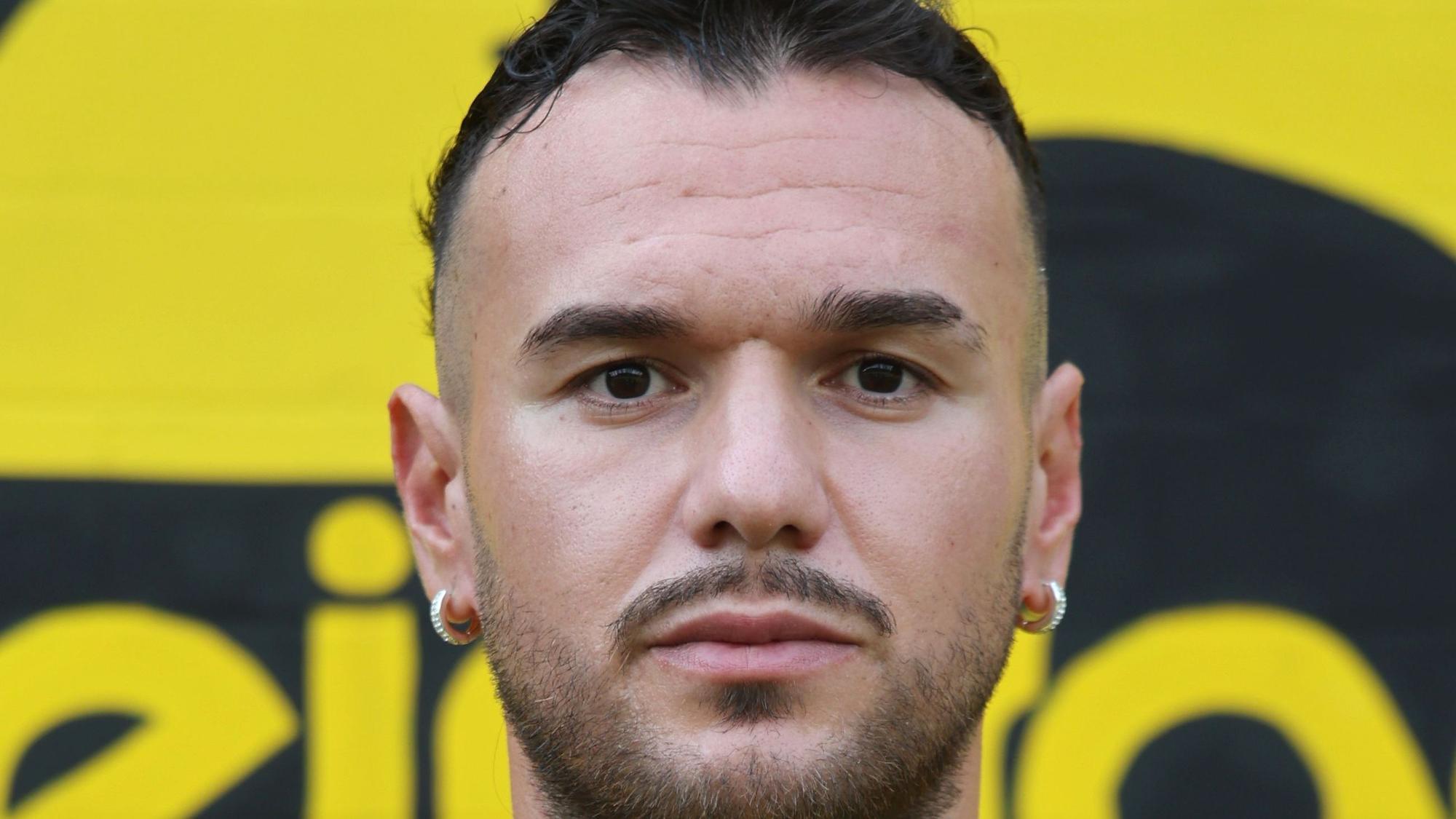 Porträt Oktay Dal im Trikot von Eintracht Hohkeppel.