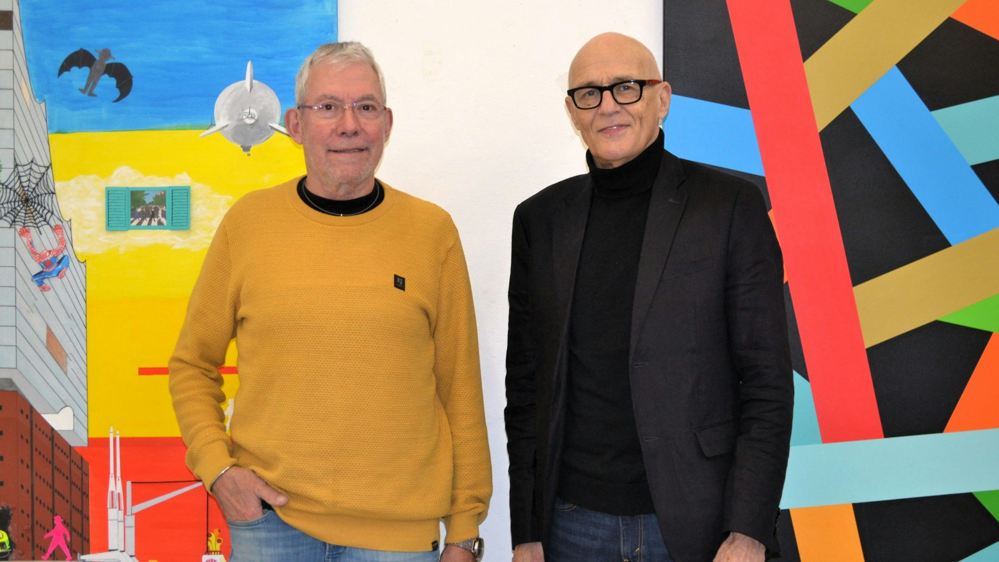 Bernhard Schröder (l.) und Rainer Geyer zeigen ihre Arbeiten im Pumpwerk in Siegburg.
