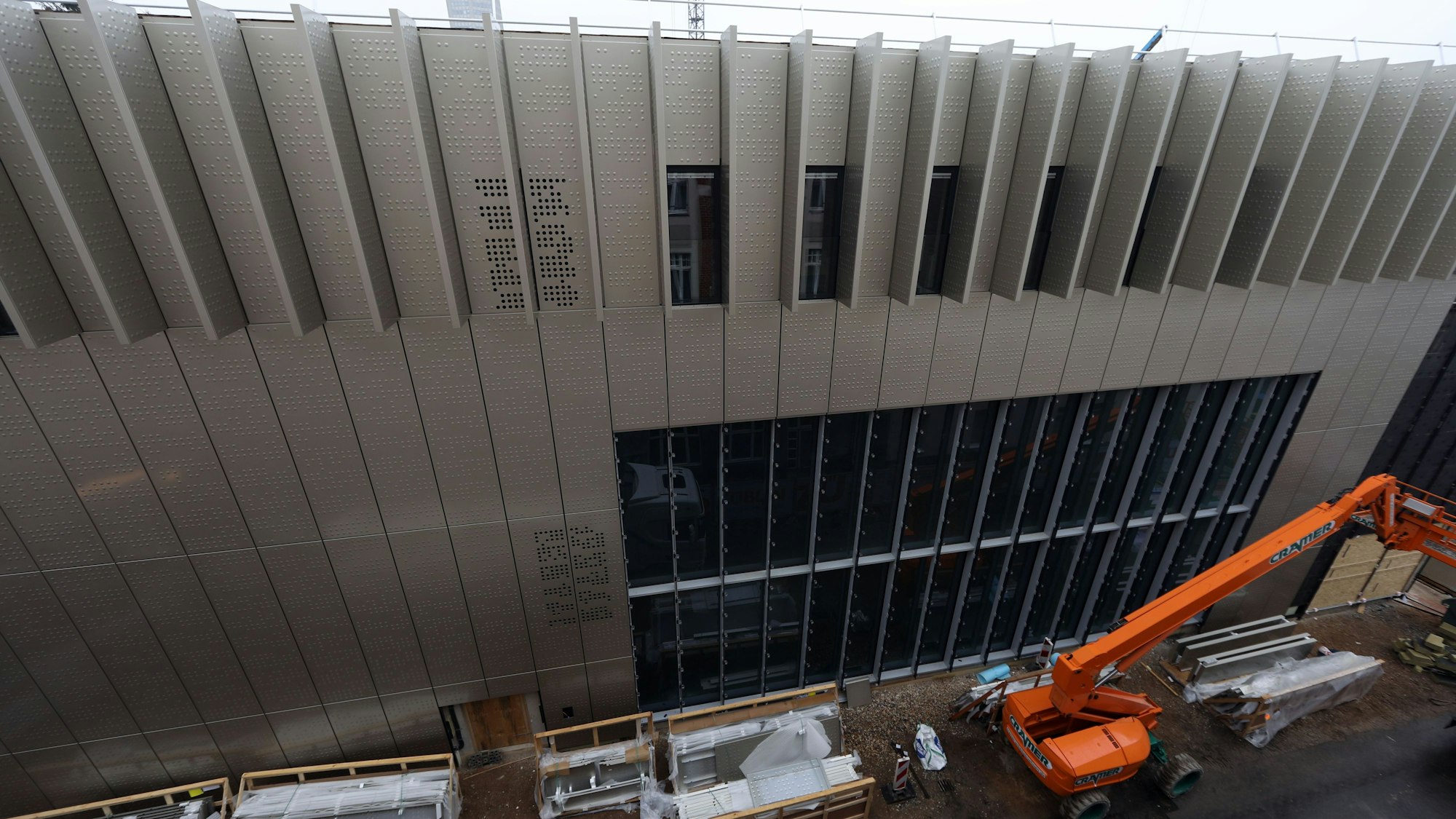 13.02.2025, Köln: Der Erweiterungsbau der Musikhochschule an der Dagobertstraße. Foto: Arton Krasniqi