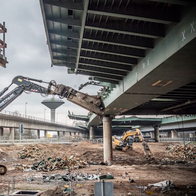 Abbruch der alten Autobahn1, Hochstraße A, in der Dhünnaue Bild: Ralf Krieger