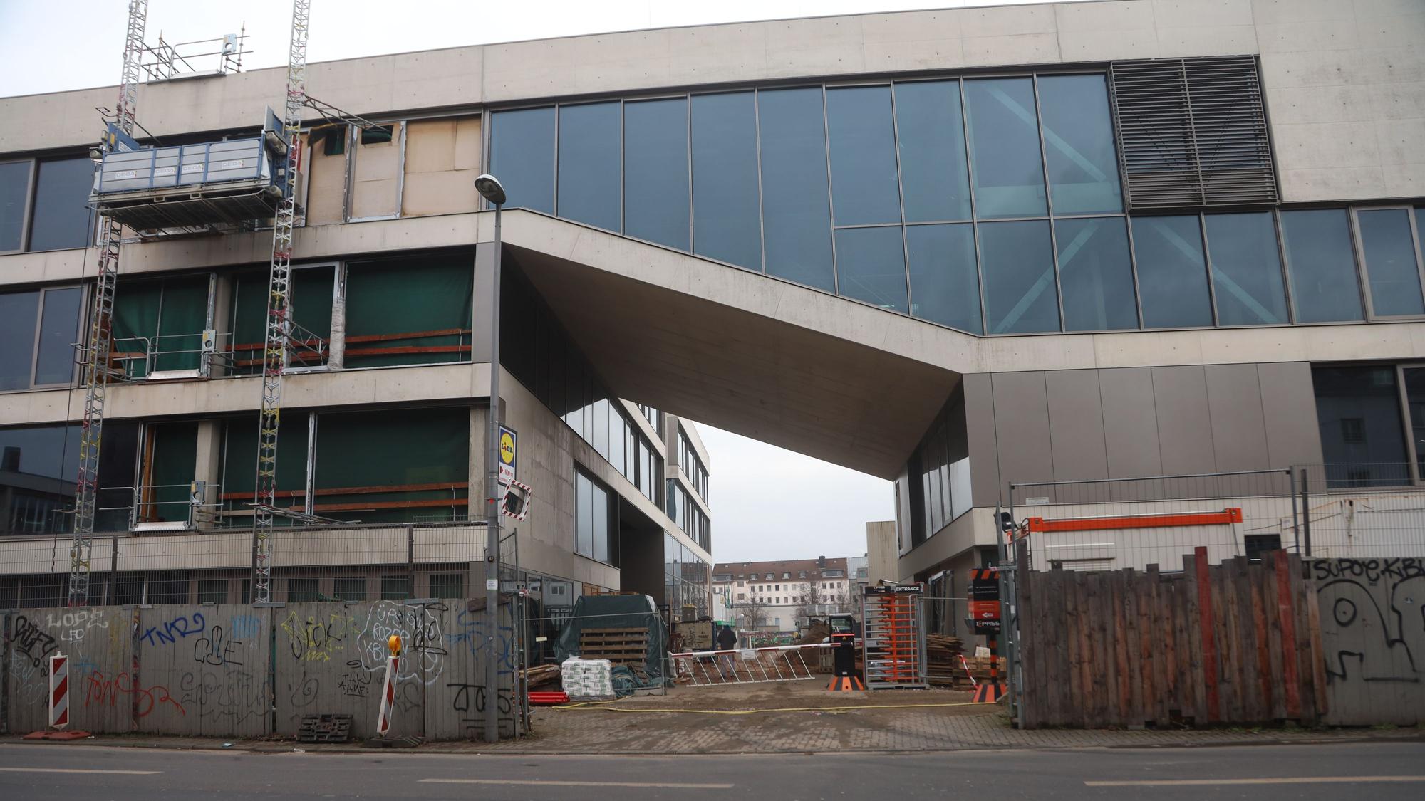 Die Baustelle für die neuen Gebäude der Heliosschule in Ehrenfeld im Februar 2026.