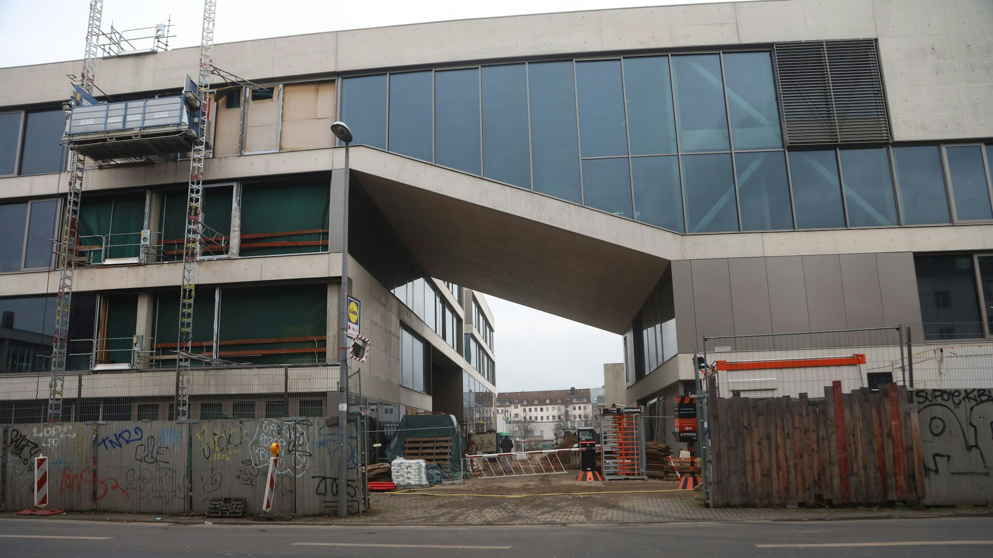 Die Baustelle für die neuen Gebäude der Heliosschule in Ehrenfeld im Februar 2026.