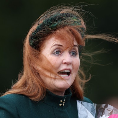 Sarah Ferguson macht ein überraschtes Gesicht.