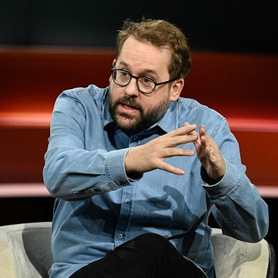 Kriegsreporter Paul Ronzheimer erklärte emotional, wie einprägsam sein Einsatz in Butscha und Irpin war. (Bild: ZDF / Markus Hertrich)