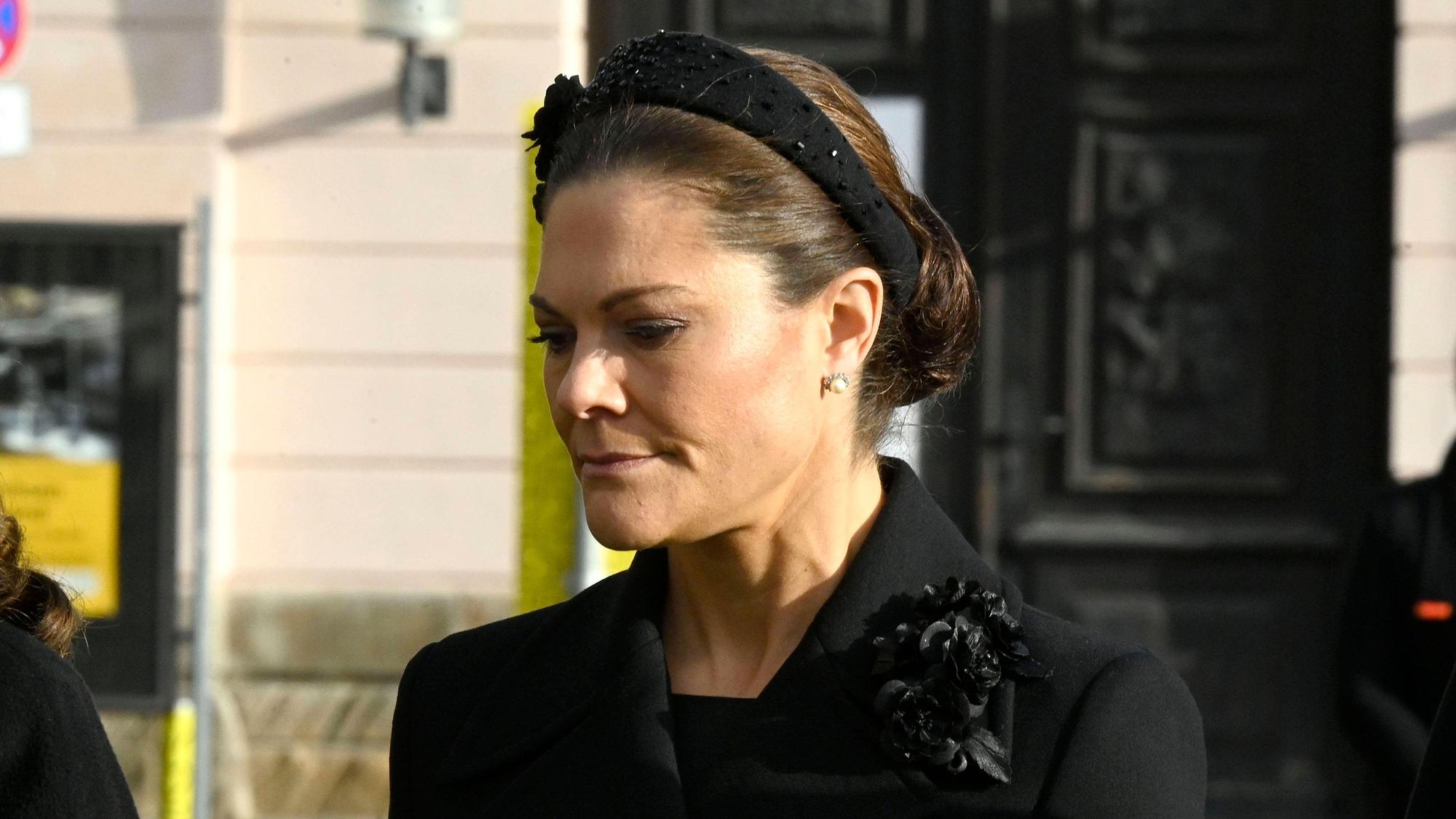 Kronprinzessin Victoria (49) hatte sich bis kurz vor dem Zwischenfall noch im Inneren des Palastes aufgehalten...