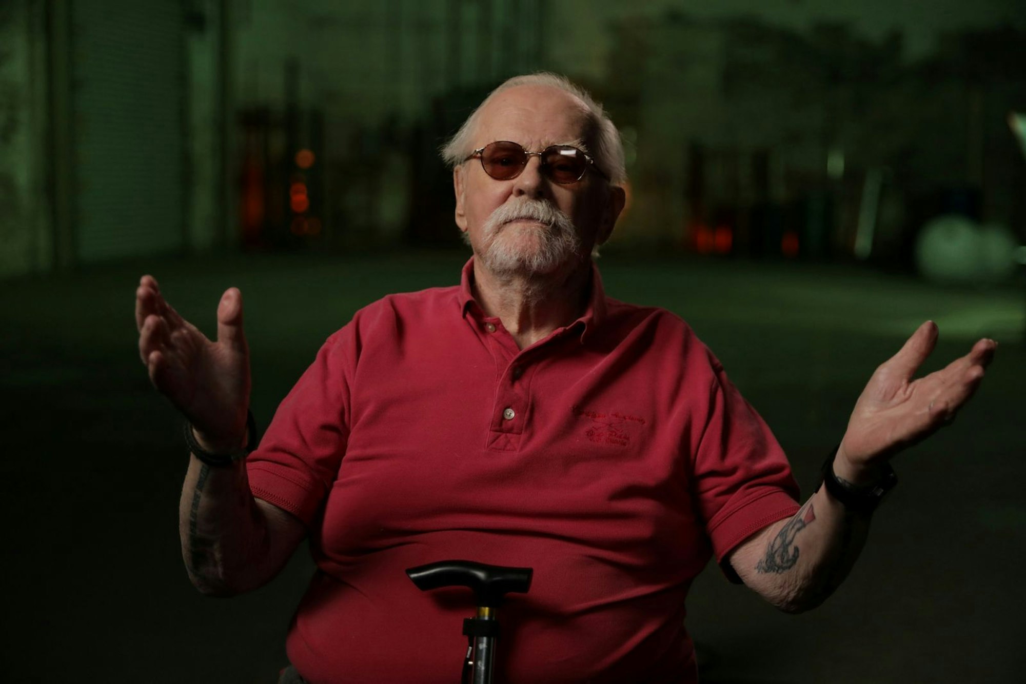 Phil Kaufman teilte sich einst eine Zelle mit Manson und war eine Zeit Teil der „Manson-Familie“. Er glaubt nicht, dass Manson in den Aufnahmen die Wahrheit erzählt. (Bild: 2024 Peacock Media Productions LLC. All rights reserved)