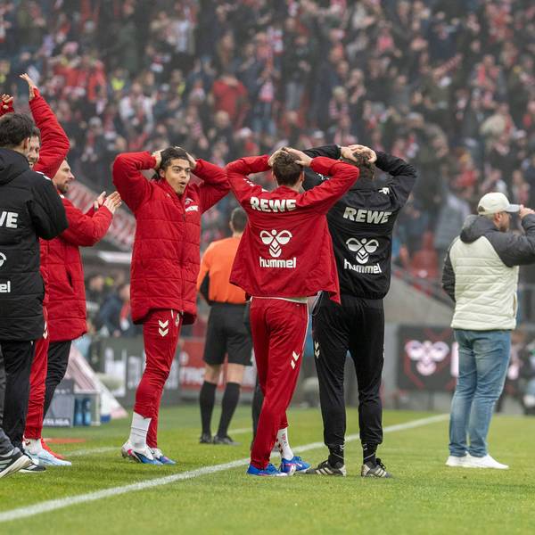 Die Bank jubelt über das Tor von Ragnar Ache 1. FC Koeln, 9 zum 1-0. Ganz rechts: Lukas Kwasnoik 1.FC Koeln, Headcoach, Coach, Trainer The bench cheers over the goal of Ragnar Ache 1. FC Koeln, 9 to 1-0. On the far right: Lukas Kwasnoik 1. FC Koeln, Headcoach, Coach, Coach 1. FC Köln - TSG 1899 Hoffenheim, Fussball, 1. Bundesliga, RheinEnergieStadion Köln, 21.02.2026 DFL regulations prohibit any use of photographs as image sequences and/or quasi-video. *** The bench cheers over the goal of Ragnar Ache 1 FC Koeln, 9 to 1 0 Far right Lukas Kwasnoik 1 FC Koeln, Headcoach, Coach, Trainer The bench cheers over the goal of Ragnar Ache 1 FC Koeln, 9 to 1 0 On the far right Lukas Kwasnoik 1 FC Koeln, Headcoach, Coach, Coach 1 FC Köln TSG 1899 Hoffenheim, Fußball, 1 Bundesliga, RheinEnergieStadion Köln, 21 02 2026 DFL regulations prohibit any use of photographs as image sequences and or quasi video Copyright: HMBxMedia/xMarcoxBader