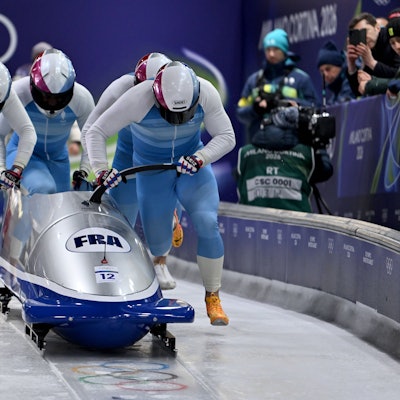 Romain Heinrich und seine Anschieber am Start.