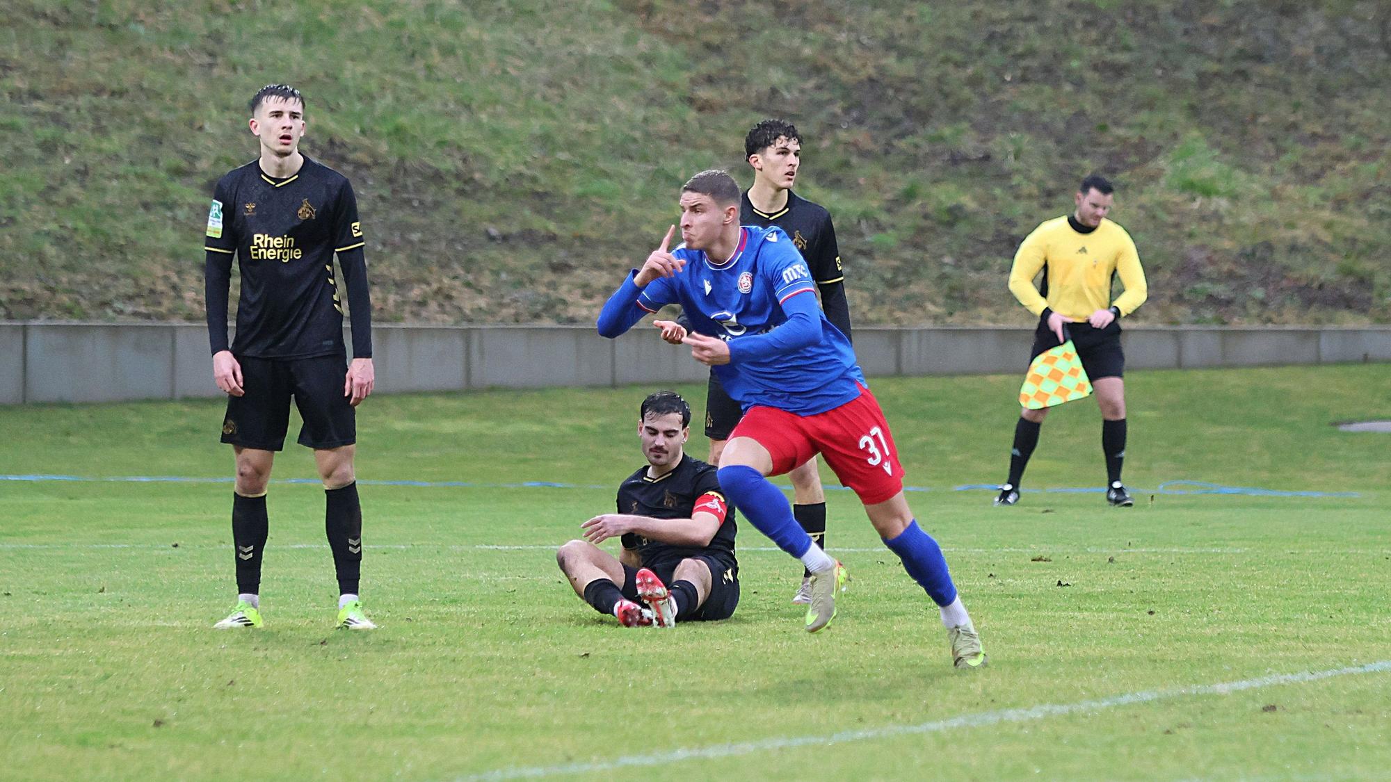 Regionalliga West: Wuppertaler SV - 1.FC Koeln II ** NUR FÜR REDAKTIONELLE ZWECKE ** EDITORIAL USE ONLY **Fussball Regionalliga West 23.Spieltag Samstag 21.02.2026 Stadion am Zoo Wuppertal Wuppertaler SV - 1.FC Koeln U21 Im Bild Amin Bouzraa (Wuppertaler SV) bejubelt sein Siegtreffer zum 1:0, die Koelner am Boden Deutschland Wuppertal Copyright: StefanxRittershaus *** Regionalliga West Wuppertaler SV 1 FC Koeln II FOR EDITORIAL PURPOSES ONLY p Soccer Regionalliga West 23 Matchday Saturday 21 02 2026 Stadion am Zoo Wuppertal Wuppertaler SV 1 FC Koeln U21 In the picture Amin Bouzraa Wuppertaler SV celebrates his winning goal for 1 0, the Koeln team on the ground Germany Wuppertal Copyright StefanxRittershaus Copyright: StefanxRittershaus doc84o9s1v3j1414m81n2298 ,EDITORIAL USE ONLY