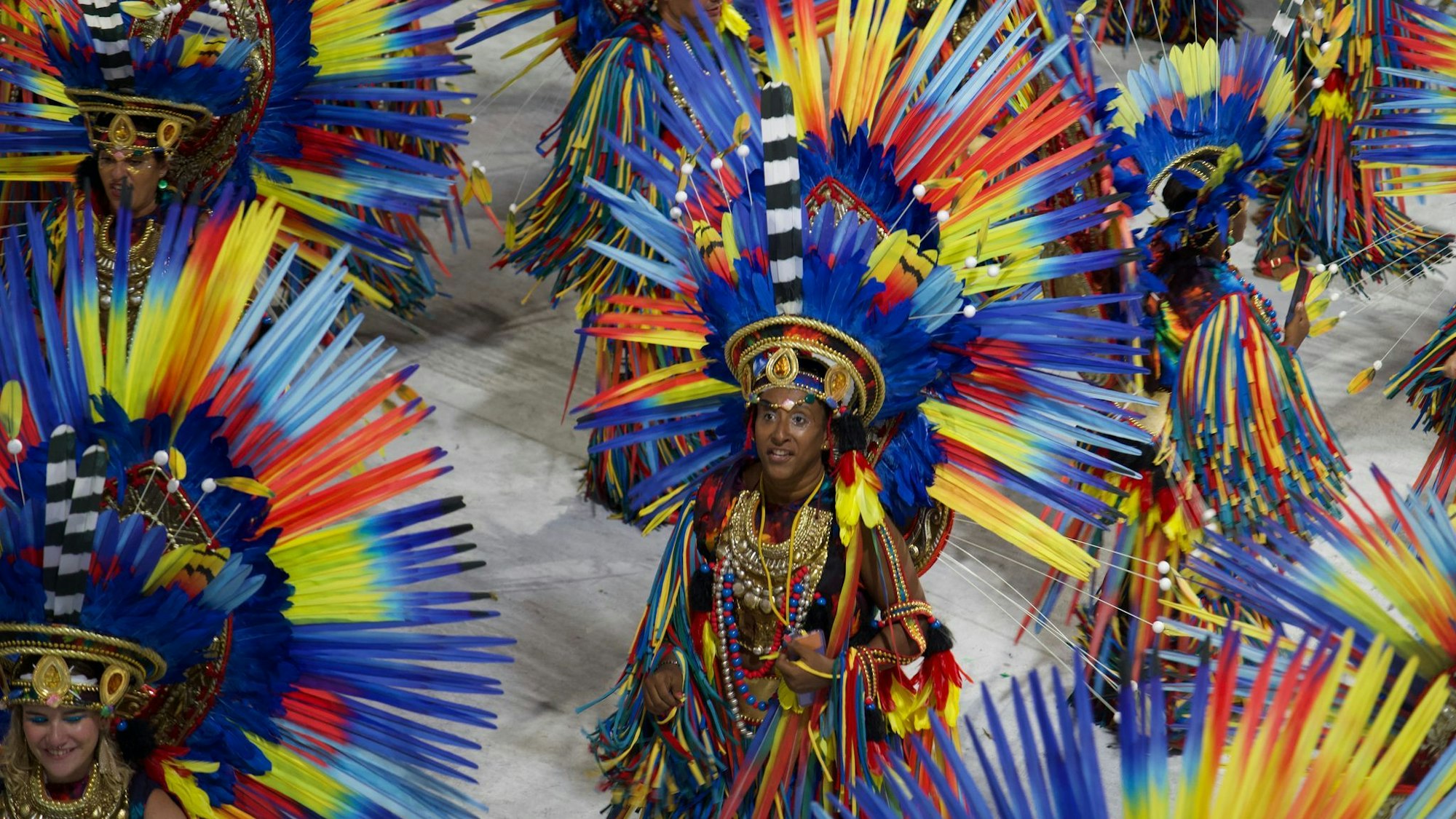 Zum Abschluss des Karnevals in Rio de Janeiro treten die sechs besten Sambaschulen auf.