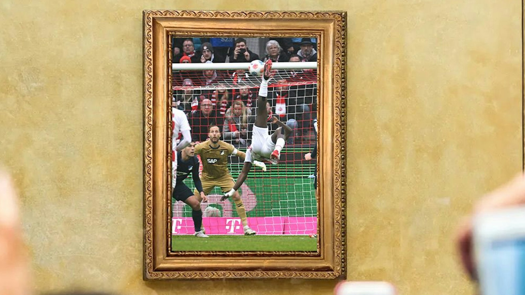 Der 1. FC Köln postete auf Instagram das Fallrückziehertor vo Rangnar Ache als Museumsstück.
"work of art"