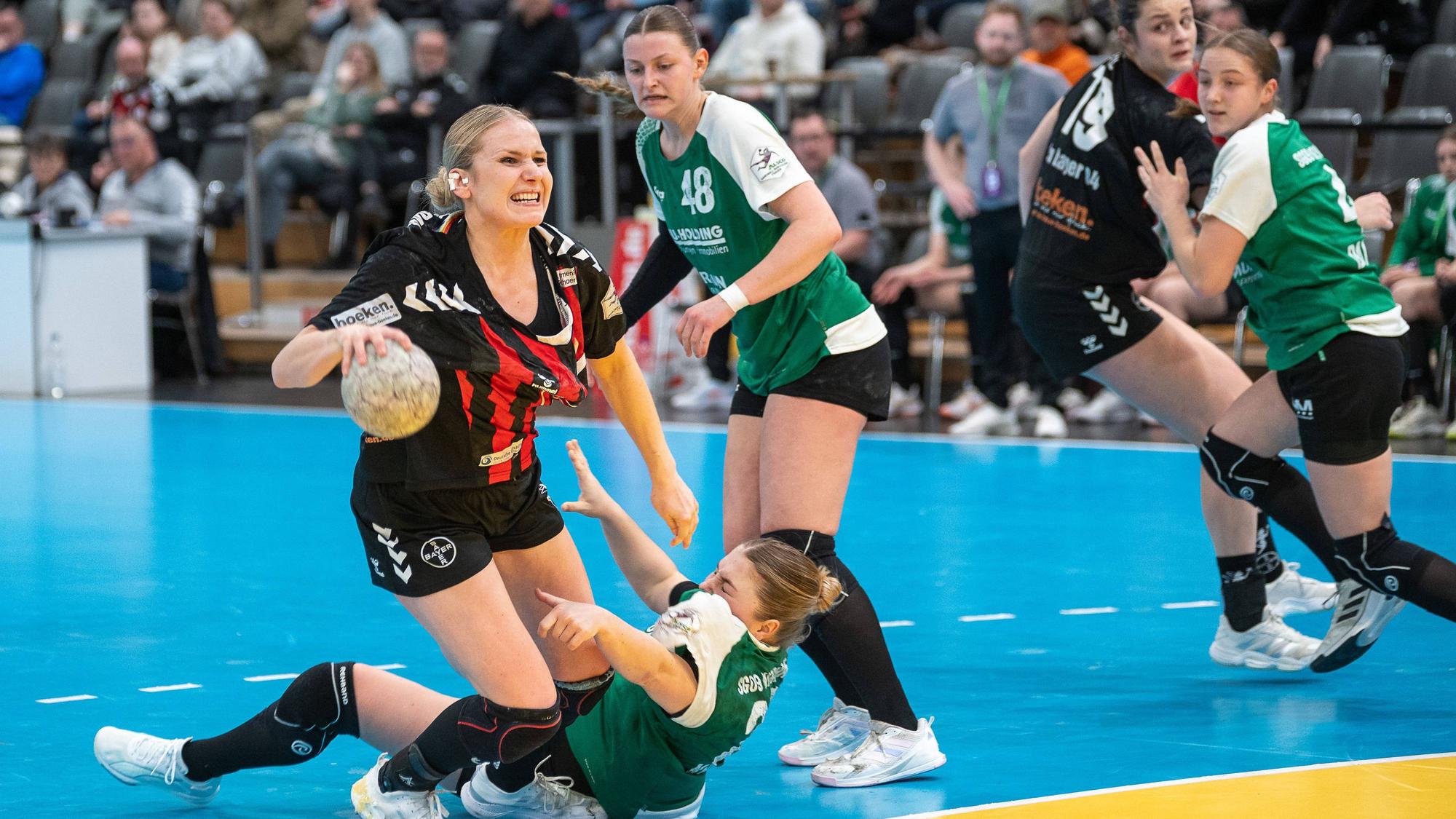 Zweikampf zwischen Annika Ingenpass TSV Bayer 04 Leverkusen, 02 und Luisa Krueger SG 09 Kirchhof, 20. TSV Bayer 04 Leverkusen vs. SG 09 Kirchhof, Handball, ALSCO Handballbundesliga Frauen, 18. Spieltag, Saison 2025/2026, 15.02.2026 TSV Bayer 04 Leverkusen vs. SG 09 Kirchhof, Handball, ALSCO Handballbundesliga Frauen, 18. Spieltag, Saison 2025/2026, 15.02.2026 Leverkusen *** Duel between Annika Ingenpass TSV Bayer 04 Leverkusen, 02 and Luisa Krueger SG 09 Kirchhof, 20 TSV Bayer 04 Leverkusen vs SG 09 Kirchhof, Handball, ALSCO Handball Bundesliga Women, Matchday 18, Season 2025 2026, 15 02 2026 TSV Bayer 04 Leverkusen vs SG 09 Kirchhof, Handball, ALSCO Handball Bundesliga Women, Matchday 18, Season 2025 2026, 15 02 2026 Leverkusen Copyright: xEibner-Pressefoto/ThomasxHaeslerx EP_THR