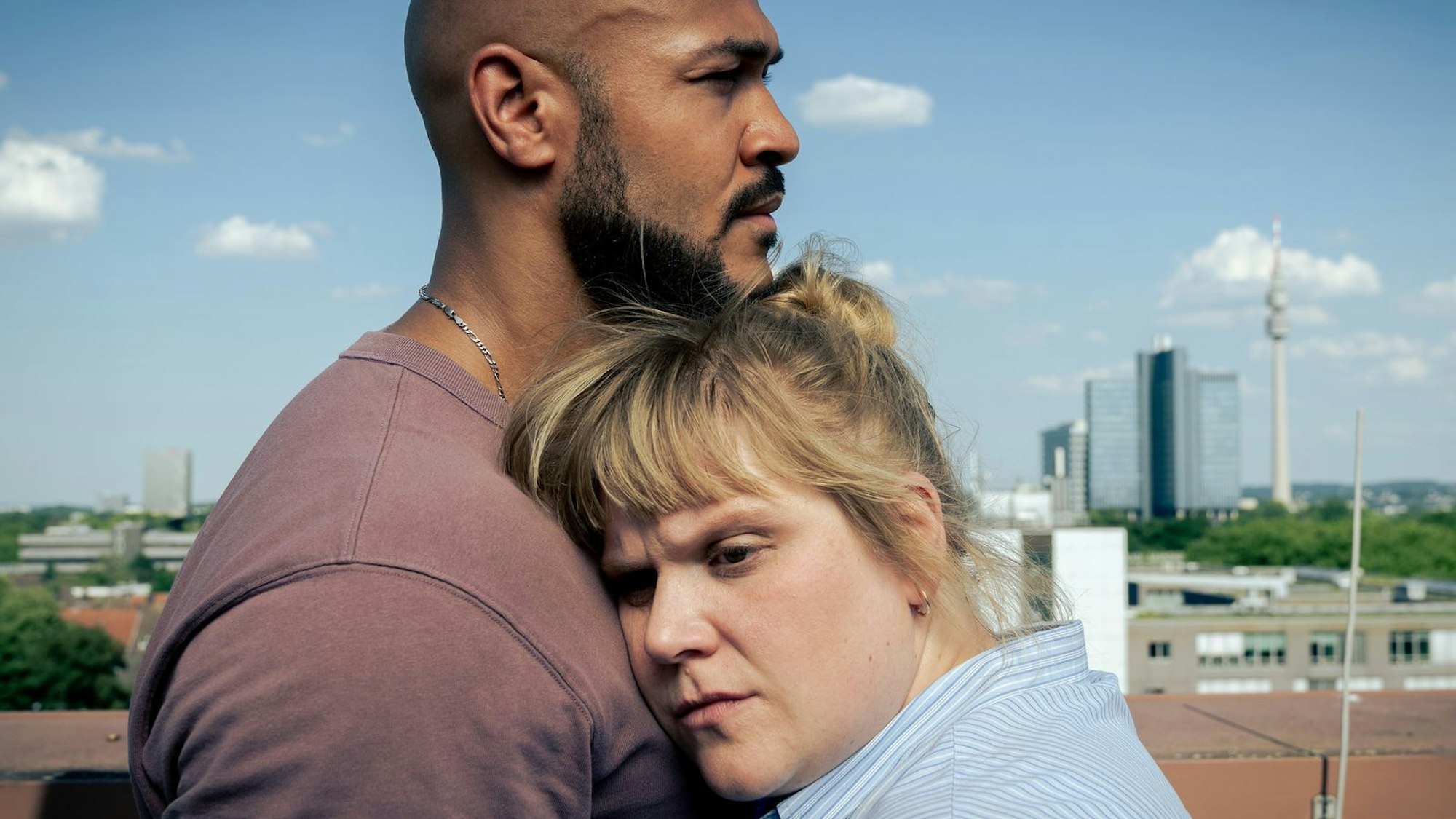 Rosa Herzog, gespielt von Stefanie Reinsperger, verlässt den Dortmunder „Tatort“. Die 38-jährige Österreicherin geht auf eigenen Wunsch.