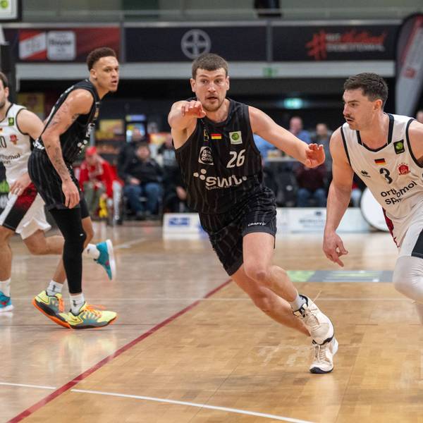Zweikampf zwischen Till Joenke Tigers Tuebingen, 26 und Luca Kahl Bayer Giants Leverkusen, 03 Bayer Giants Leverkusen vs. Tigers Tuebingen, Basketball, Barmer 2. Basketballbundesliga, 24. Spieltag, Saison 2025/2026, 21.02.2026 Bayer Giants Leverkusen vs. Tigers Tuebingen, Basketball, Barmer 2. Basketballbundesliga, Pro A, 24. Spieltag, Saison 2025/2026, 21.02.2026 Leverkusen *** duel between Till Joenke Tigers Tuebingen, 26 and Luca Kahl Bayer Giants Leverkusen, 03 Bayer Giants Leverkusen vs Tigers Tuebingen, Basketball, Barmer 2 Basketballbundesliga, 24 Matchday, Season 2025 2026, 21 02 2026 Bayer Giants Leverkusen vs Tigers Tuebingen, Basketball, Barmer 2 Basketballbundesliga, Pro A, 24 Matchday, Season 2025 2026, 21 02 2026 Leverkusen Copyright: xEibner-Pressefoto/ThomasxHaeslerx EP_THR