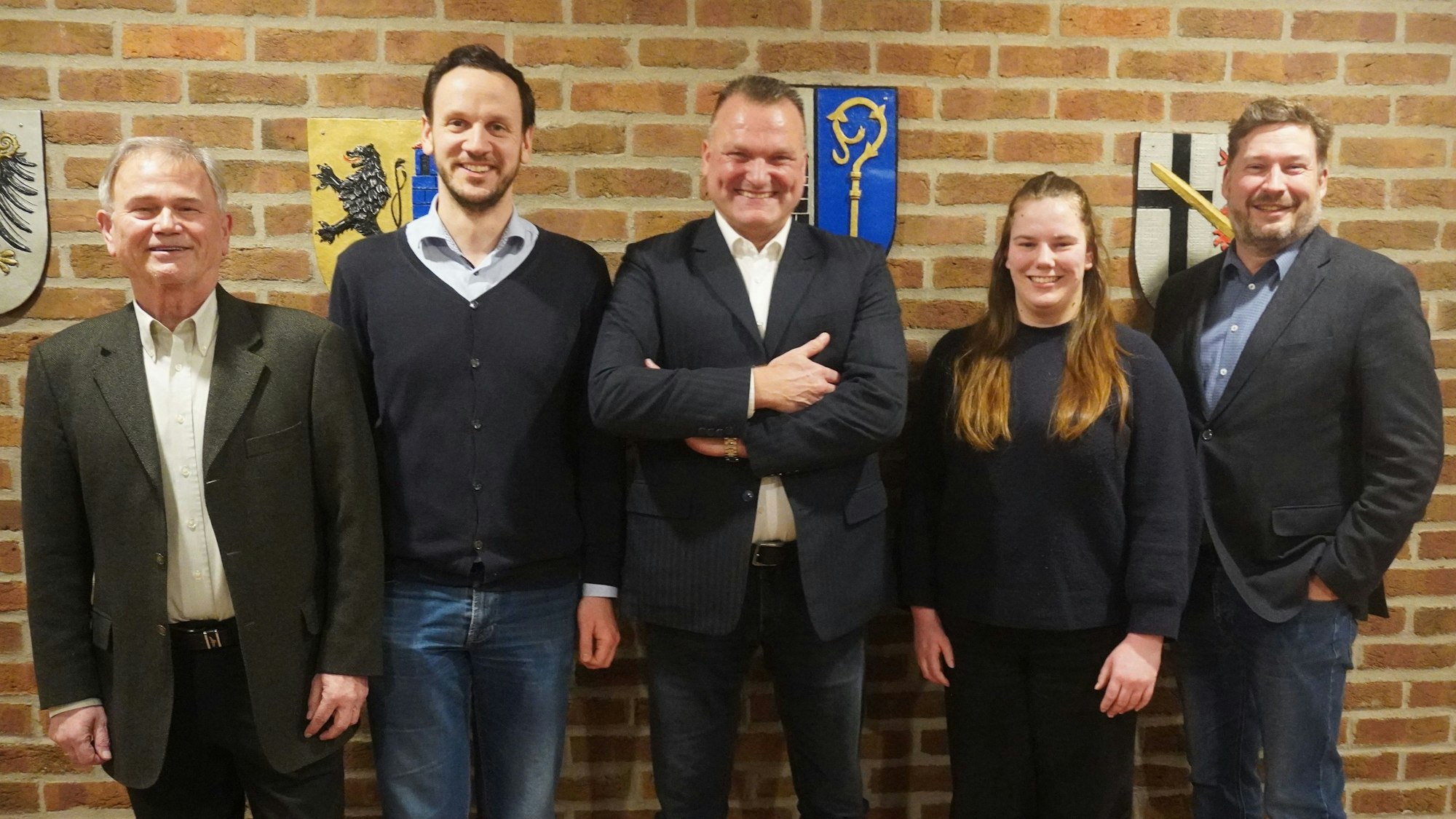Zu sehen sind die fünf Mitglieder des neuen FDP-Vorstands in Pulheim.
