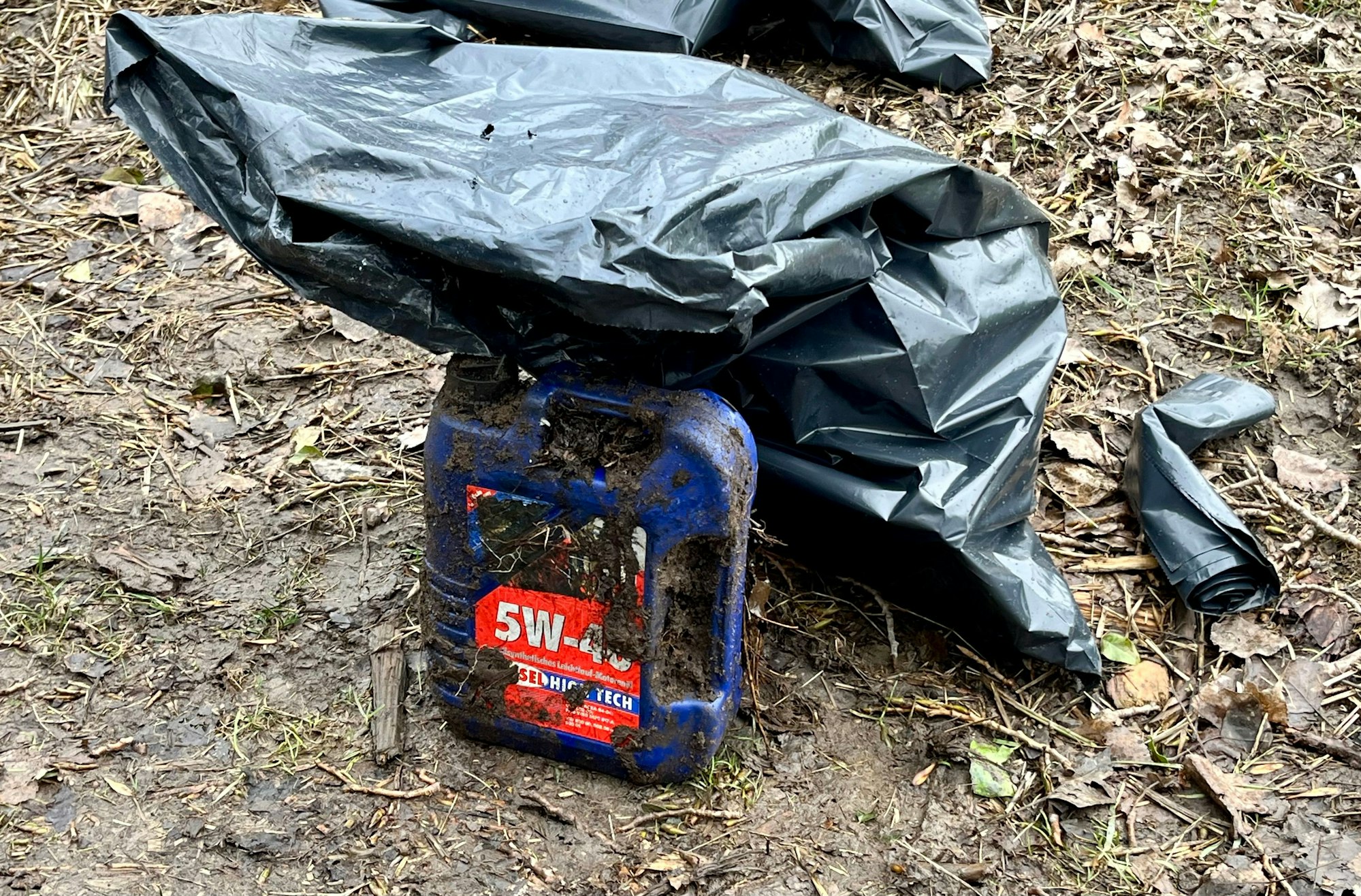 Zu sehen ist ein Altölkanister.