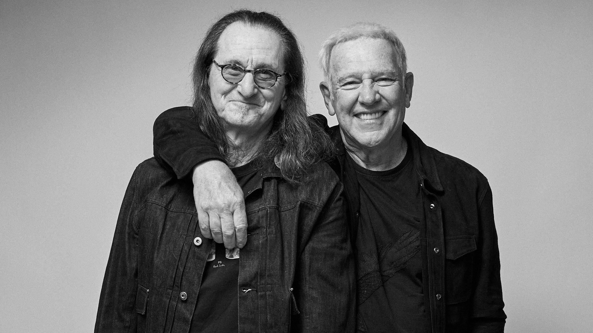 Sänger und Bassist Geddy Lee (l) und Gitarrist Alex Lifeson die Band Rush