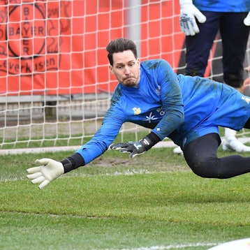 23.02.2026, xophax, Fussball , UEFA Champions League , 2025 / 2026 , Training von Bayer Leverkusen vor dem Spiel gegen Olympiakos Piräus. Janis Blaswich Bayer Leverkusen Leverkusen *** 23 02 2026, xophax, Football , UEFA Champions League , 2025 2026 , Training of Bayer Leverkusen before the match against Olympiakos Piraeus Janis Blaswich Bayer Leverkusen Leverkusen