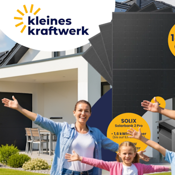 Der Kleines Kraftwerk Deal vor einer Familie und Haus.