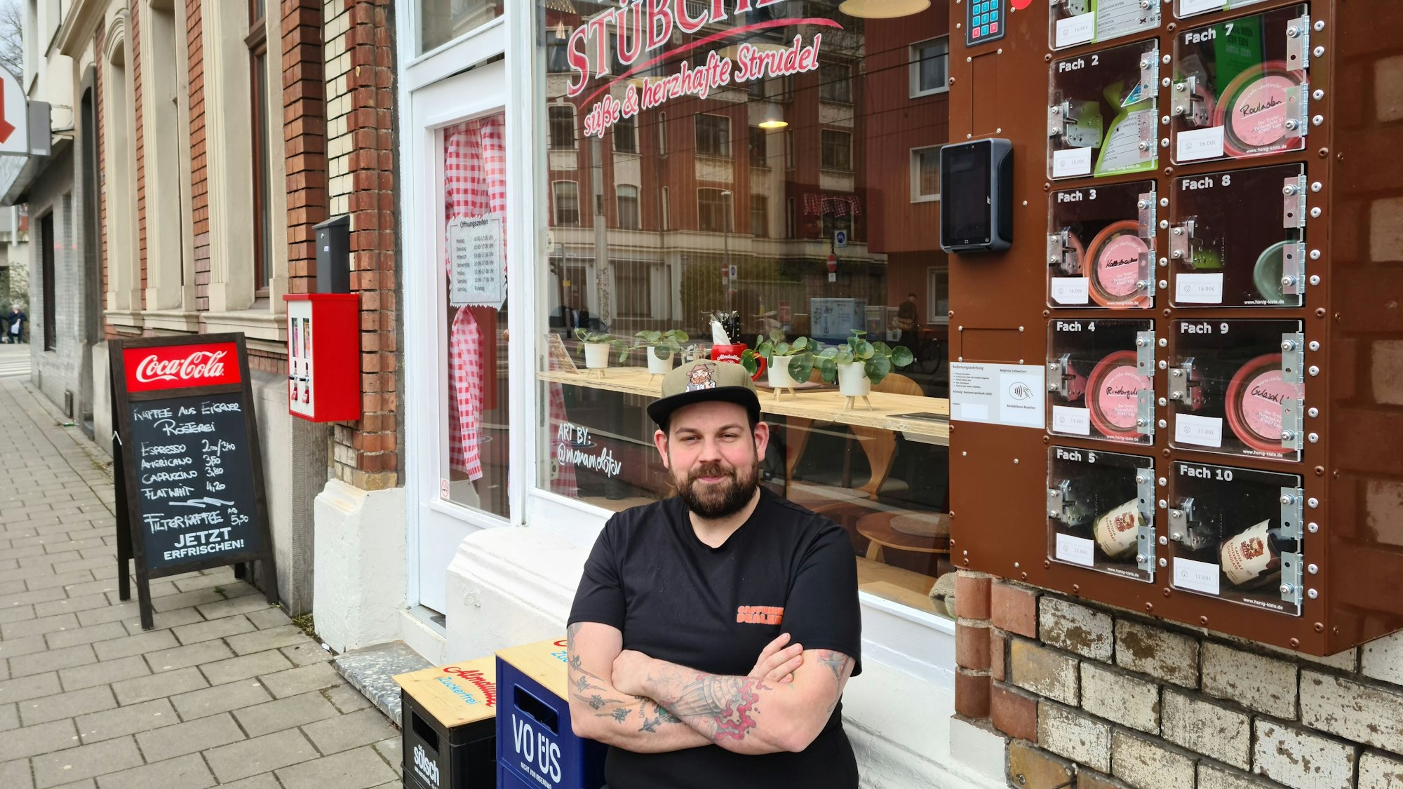Marcel Montaperti vor seinem „Tiroler Stübchen“ an der Subbelrather Straße