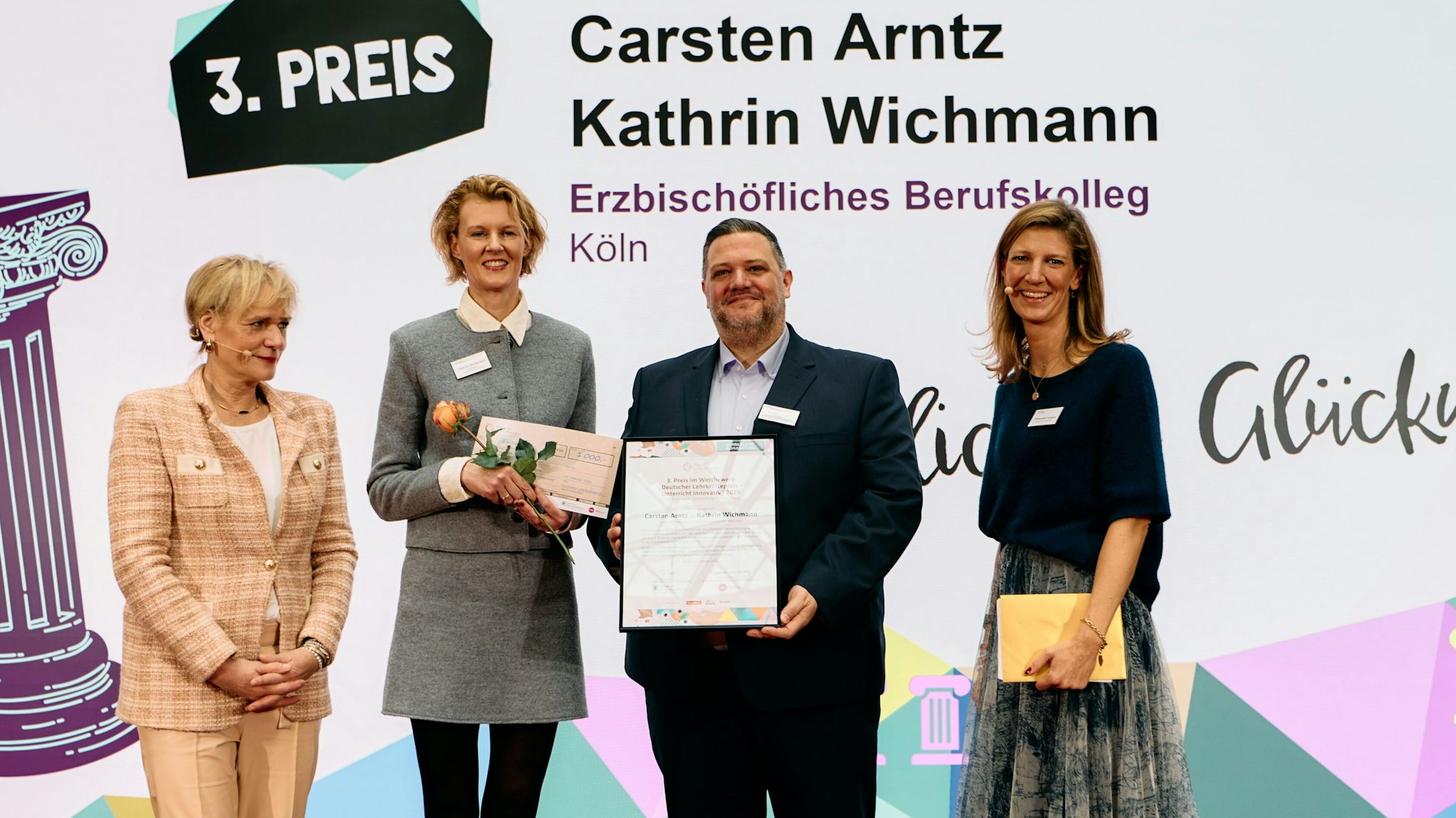 Der Deutsche Lehrkräftepres „Vorbildliche Schulleitung“ ging an Kathrin Wichmann und Carsten Arntz.