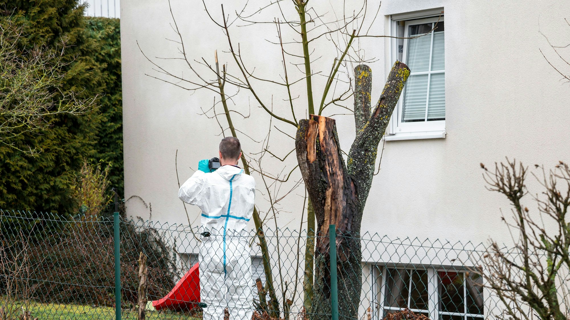 Strullendorf: Die Spurensicherung der Kriminalpolizei ist am Tatort im Einsatz.