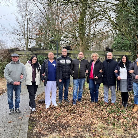 Ein Gruppenfoto aller Unterstützer.