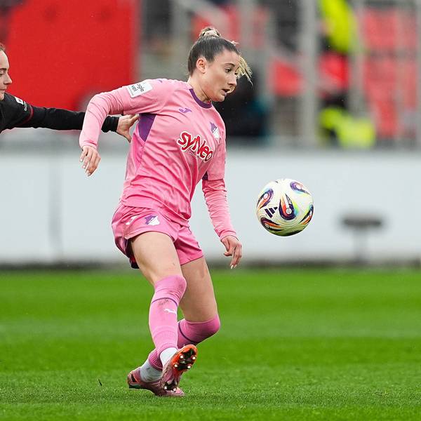 22.02.2026, xydrx, Frauen Fußball, 1.Fußball Bundesliga, Bayer 04 Leverkusen - TSG 1899 Hoffenheim, Saison 2025 2026, Ulrich-Haberland-Stadion: Sofie Zdebel Bayer 04 Leverkusen 16 im Zweikampf gegen Janna Grimm TSG 1899 Hoffenheim 26 DFB regulations prohibit any use of photographs as image sequences and or quasi-video.Photo: xYannisxDreimannxPressefotoKochx Nordrhein-Westfahlen Deutschland *** 22 02 2026, xydrx, Women Football, 1 Soccer Bundesliga, Bayer 04 Leverkusen TSG 1899 Hoffenheim, Season 2025 2026, Ulrich Haberland Stadion Sofie Zdebel Bayer 04 Leverkusen 16 in duel against Janna Grimm TSG 1899 Hoffenheim 26 DFB regulations prohibit any use of photographs as image sequences and or quasi video Photo xYannisxDreimannxPressefotoKochx Nordrhein Westfahlen Germany