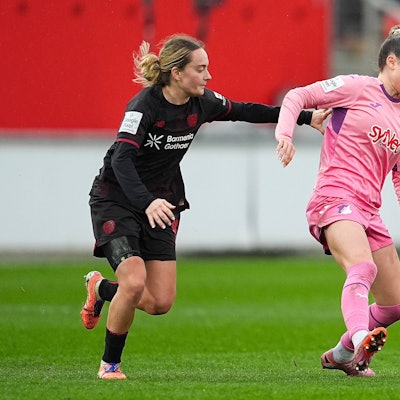 22.02.2026, xydrx, Frauen Fußball, 1.Fußball Bundesliga, Bayer 04 Leverkusen - TSG 1899 Hoffenheim, Saison 2025 2026, Ulrich-Haberland-Stadion: Sofie Zdebel Bayer 04 Leverkusen 16 im Zweikampf gegen Janna Grimm TSG 1899 Hoffenheim 26 DFB regulations prohibit any use of photographs as image sequences and or quasi-video.Photo: xYannisxDreimannxPressefotoKochx Nordrhein-Westfahlen Deutschland *** 22 02 2026, xydrx, Women Football, 1 Soccer Bundesliga, Bayer 04 Leverkusen TSG 1899 Hoffenheim, Season 2025 2026, Ulrich Haberland Stadion Sofie Zdebel Bayer 04 Leverkusen 16 in duel against Janna Grimm TSG 1899 Hoffenheim 26 DFB regulations prohibit any use of photographs as image sequences and or quasi video Photo xYannisxDreimannxPressefotoKochx Nordrhein Westfahlen Germany