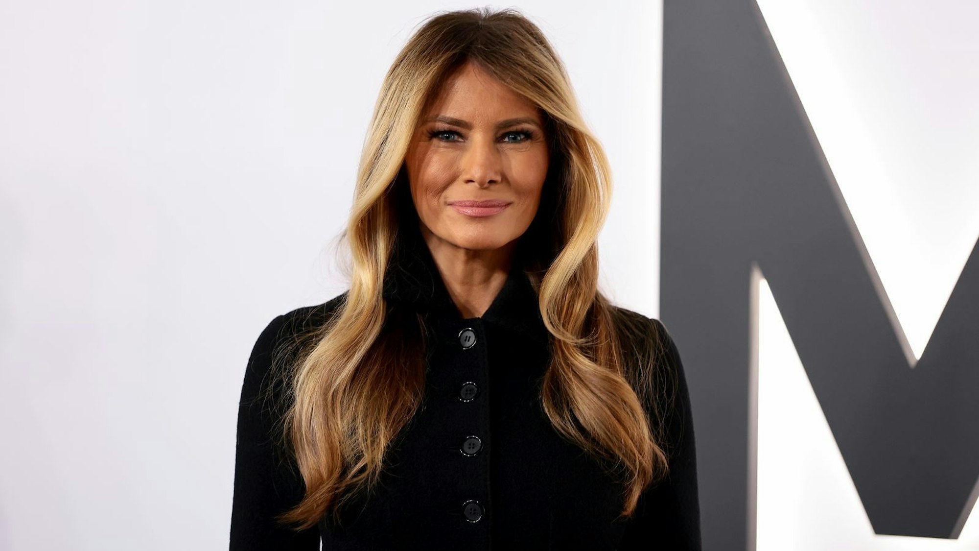 Dass ihr Ehemann Bad Bunny nicht ausstehen kann, hält Melania Trump nicht davon ab, einen ihrer Instagram-Beiträge mit einem Song des Grammy-Gewinners zu unterlegen. (Bild: 2026 Getty Images/Dimitrios Kambouris)