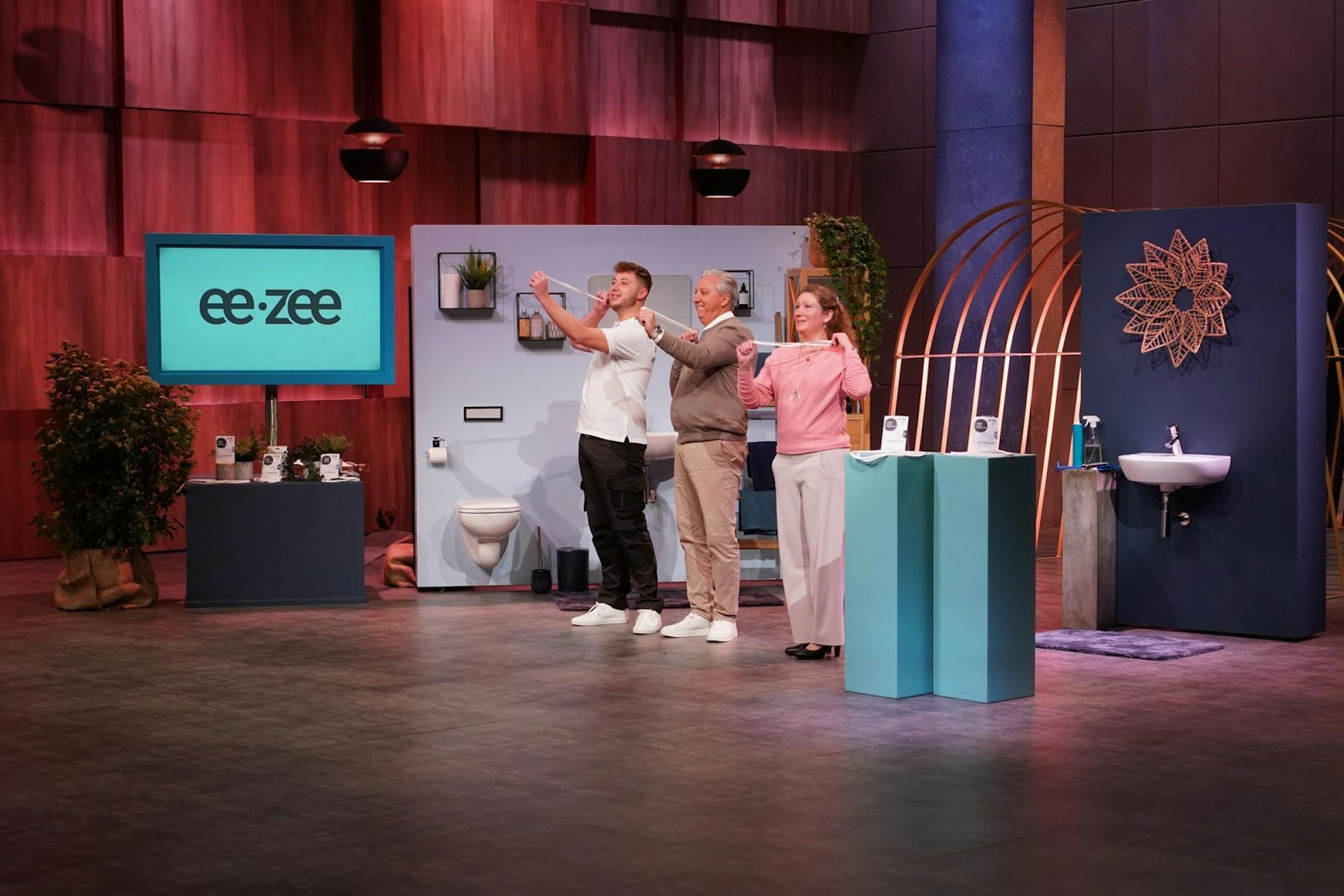 „Das war kein leichter Schritt, aber wir wollten alles auf diese Idee setzen“, sagt Handwerker Heiko, der kurzentschlossen seinen Betrieb verkaufte. (Bild: RTL / Bernd-Michael Maurer)