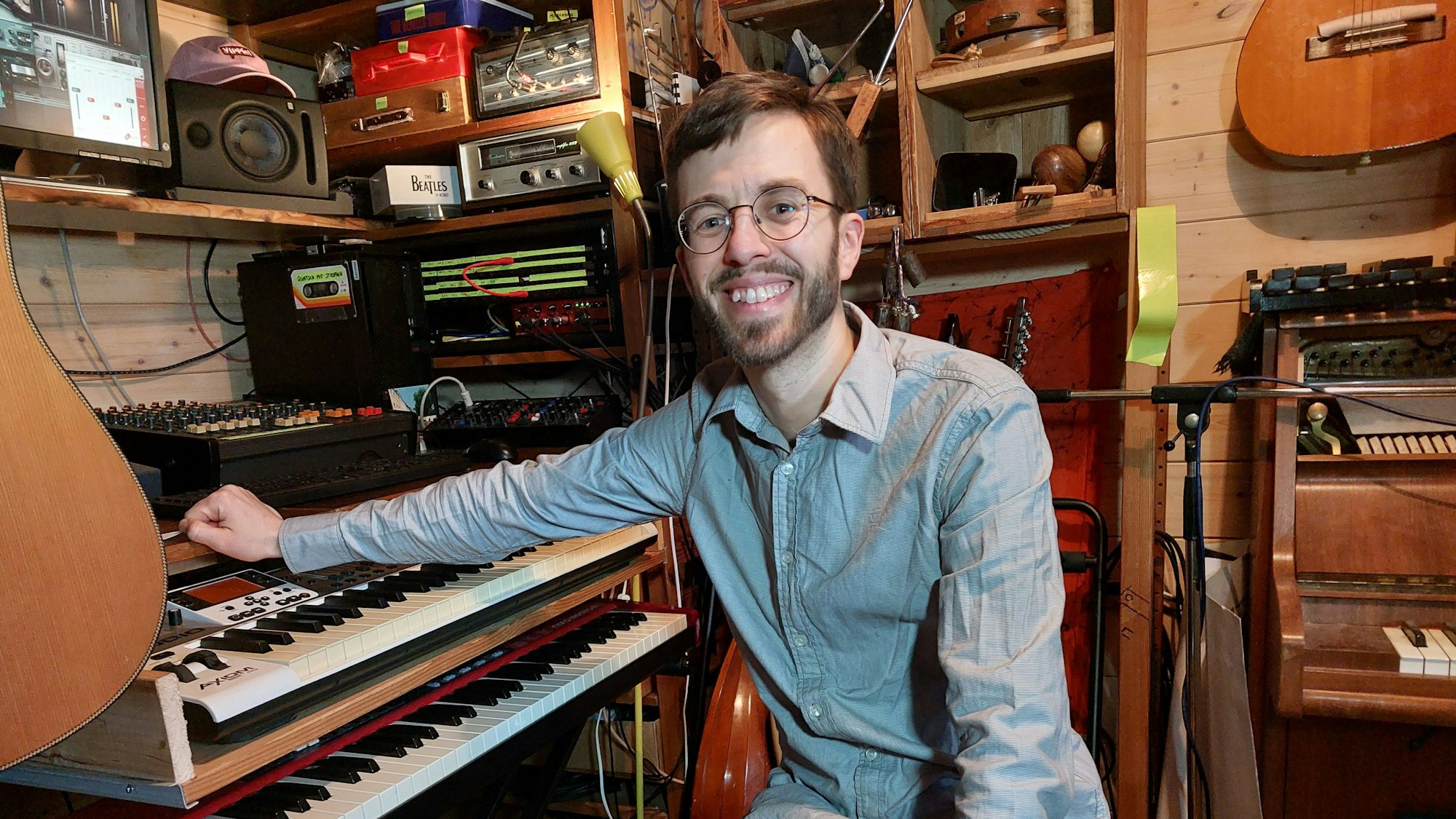 Wie es sich mit einem Monsterchen im Haus lebt, davon singt der Windecker Kinderliedermacher Dominik Merscheid ein Liedchen auf seinem neuen Album.