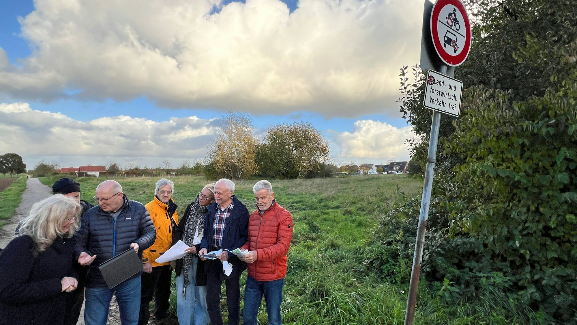 Umweltschützer protestieren gegen die geplante Paeschke-Kita an der Weinhäuser Straße. Foto: Ralf Krieger