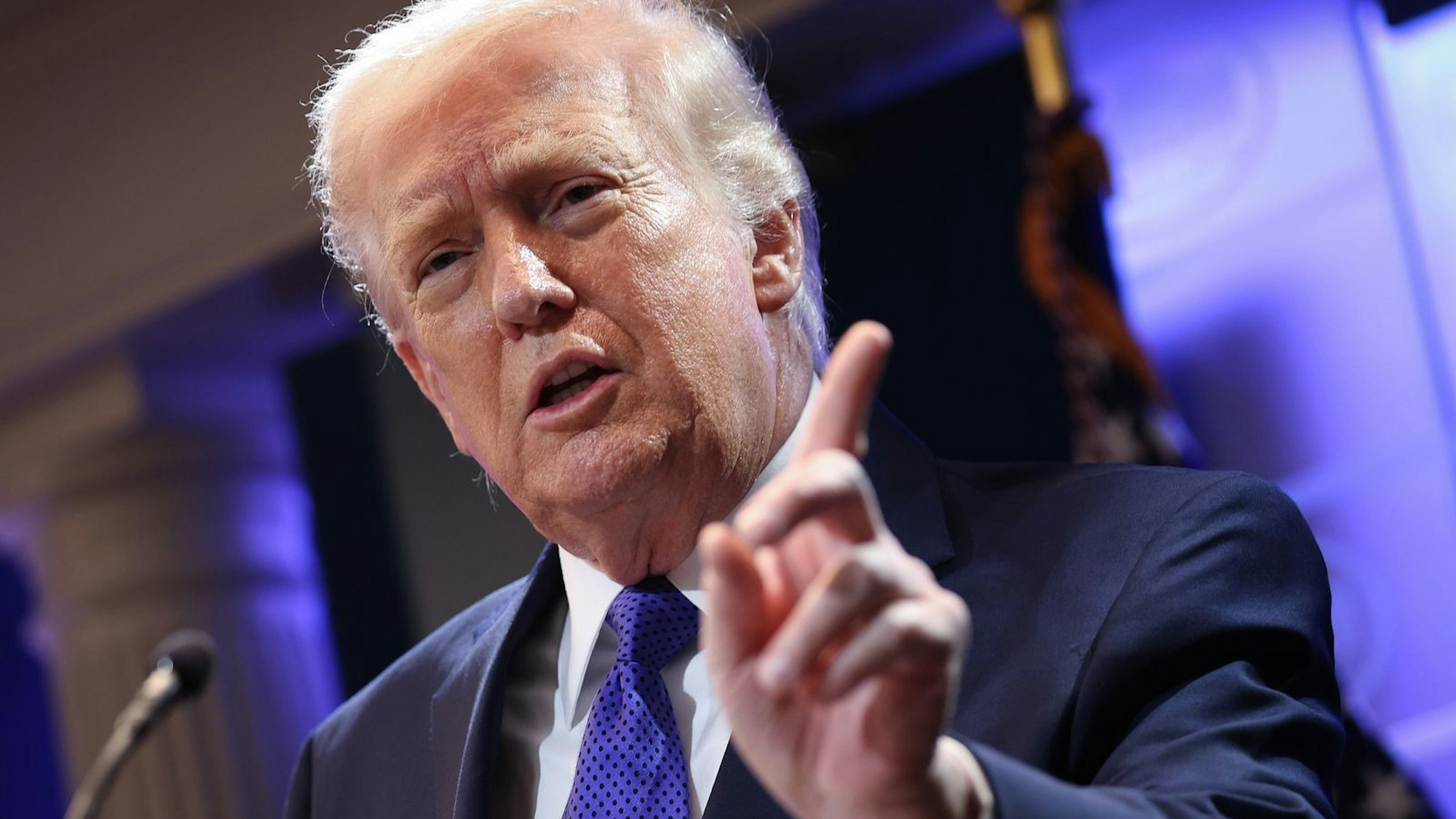 Donald Trump hat Netflix mit Konsequenzen gedroht, sollte sich der Konzern weigern, eine hochrangige Demokratin aus dem eigenen Vorstand zu entlassen. (Bild: 2026 Getty Images/Kevin Dietsch)