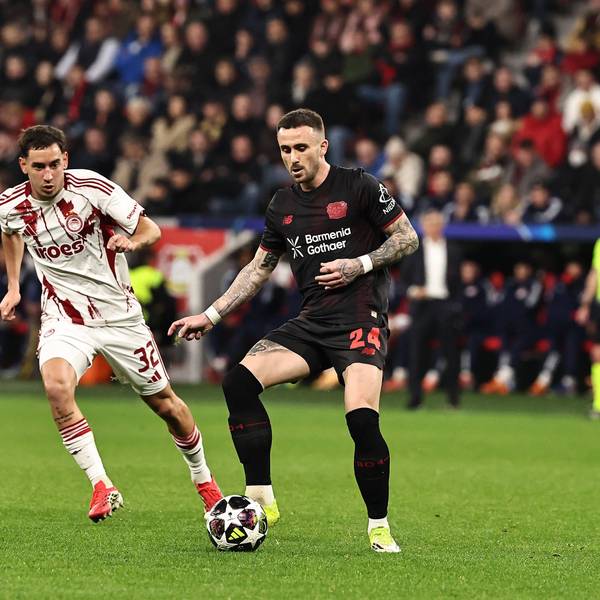 GER, Champions League, Bayer Leverkusen vs Olympiakos Piräus / 24.02.2026, BayArena, Leverkusen, GER, Champions League, Bayer Leverkusen vs Olympiakos Piräus im Bild Aleix Garcia Bayer 04 Leverkusen, 24, rot vor Santiago Hetze Olympiakos Piräus, 32, weiß am Ball / Zweikampf *** GER, Champions League, Bayer Leverkusen vs Olympiakos Piraeus 24 02 2026, BayArena, Leverkusen, GER, Champions League, Bayer Leverkusen vs Olympiakos Piraeus in the picture Aleix Garcia Bayer 04 Leverkusen, 24, red in front of Santiago Hetze Olympiakos Piraeus, 32, white on the ball duel nordphotoxGmbHx/xSJS nph00070