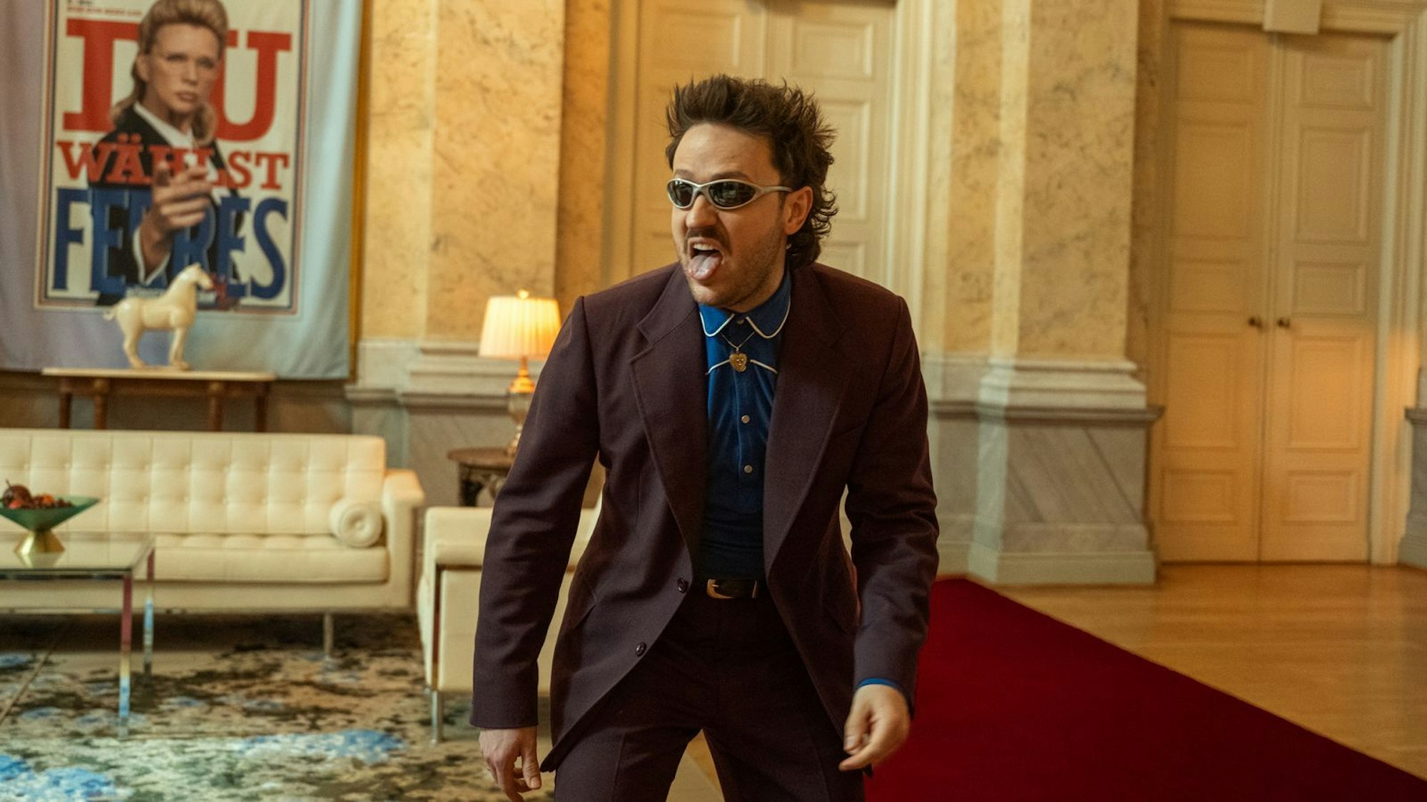 Johnny Carrera (Dimitrij Schaad) ist ein Chaot, wie er im Buche steht. (Bild: Netflix )