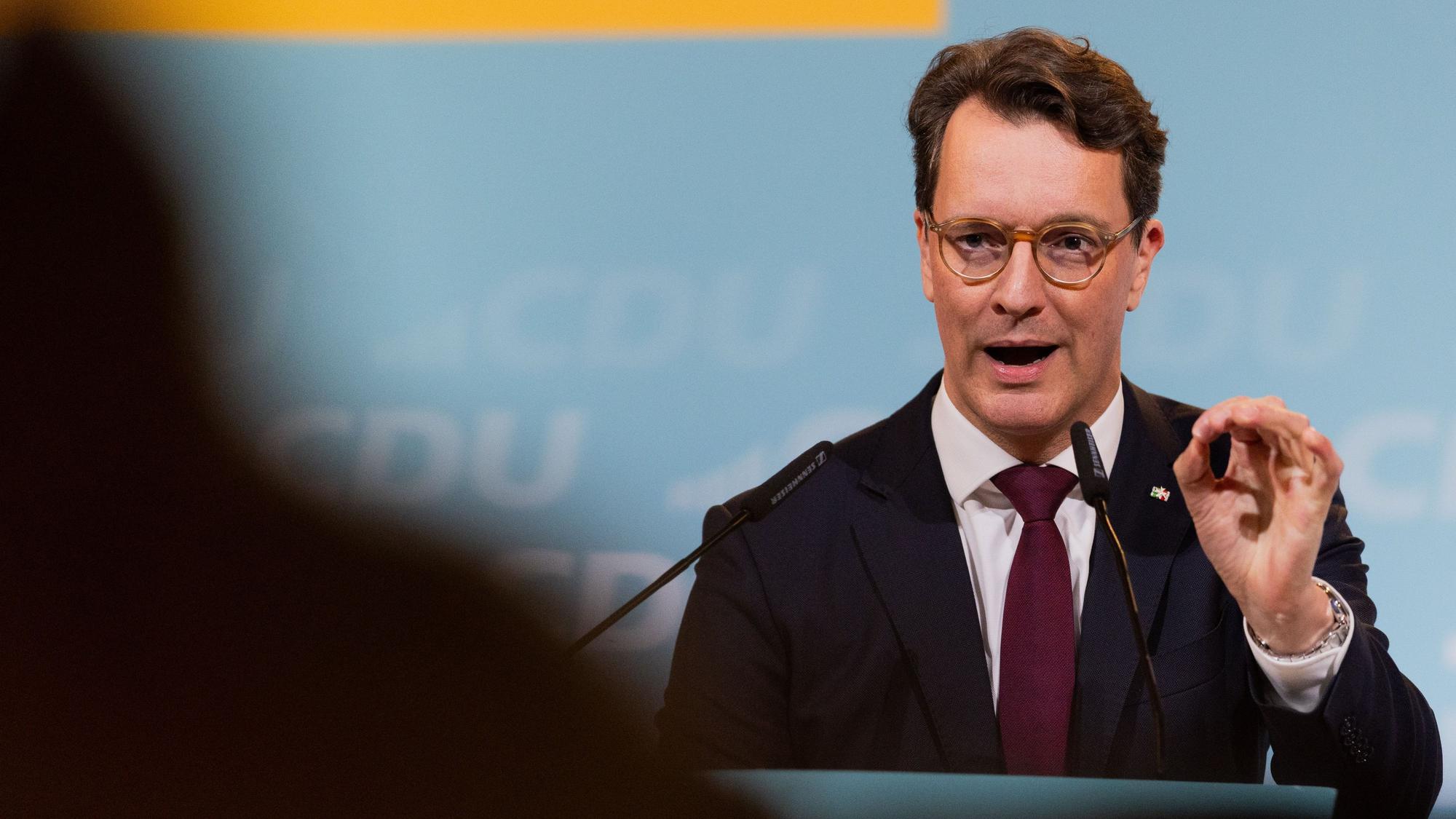 Hendrik Wüst (CDU), Ministerpräsident von Nordrhein-Westfalen, äußerte sich zur Kölner Abschiebe-Affäre.