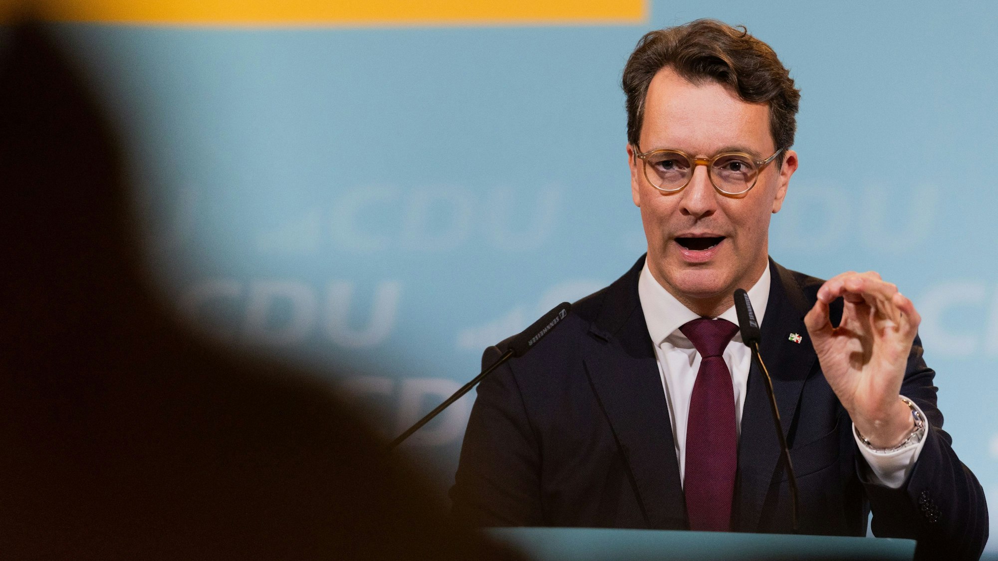 Hendrik Wüst (CDU), Ministerpräsident von Nordrhein-Westfalen, äußerte sich zur Kölner Abschiebe-Affäre.
