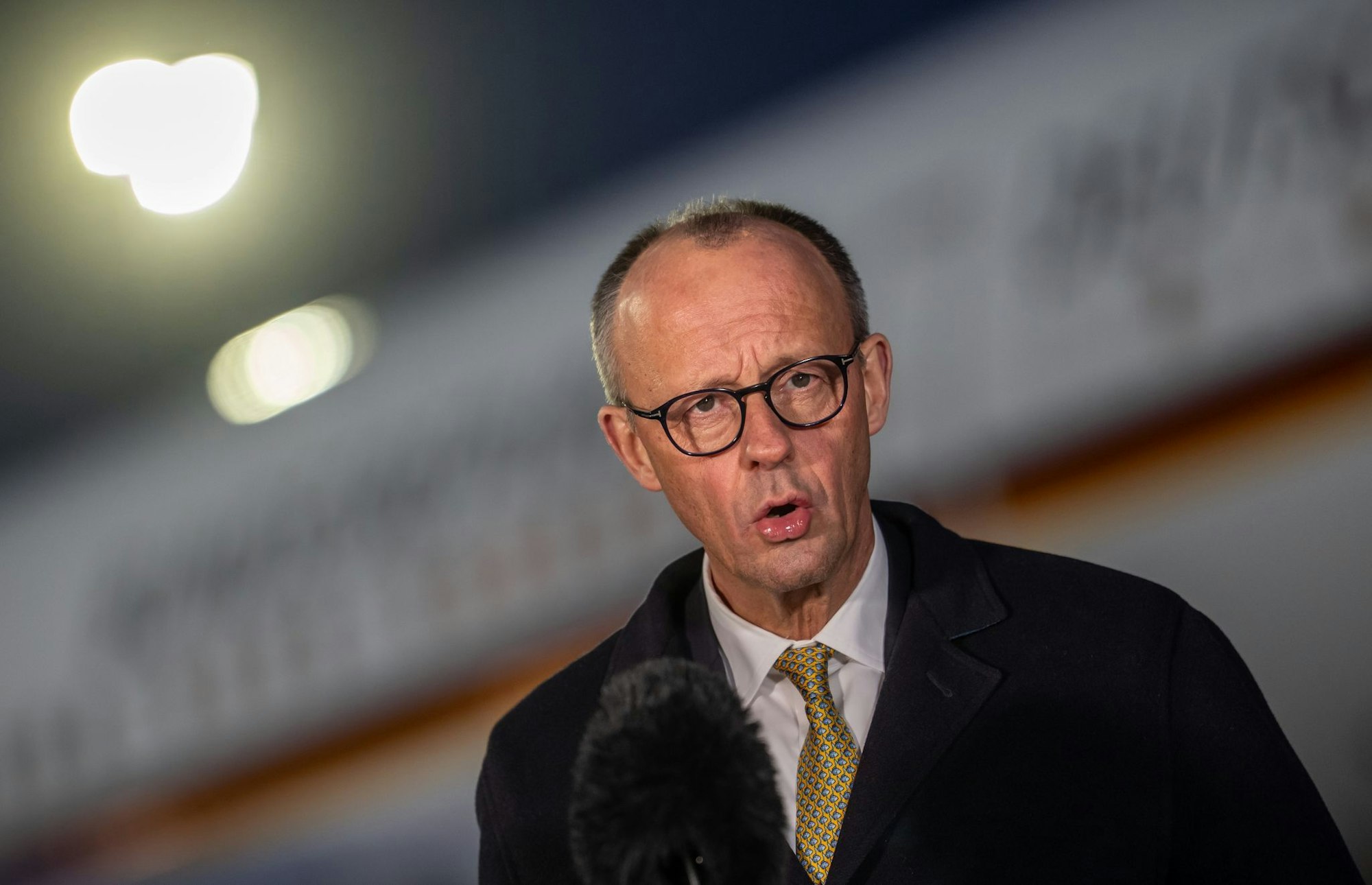 In einer Stellungnahme kurz vor seinem Abflug gab er eine chinesische Weisheit als Motto seiner Reise aus.