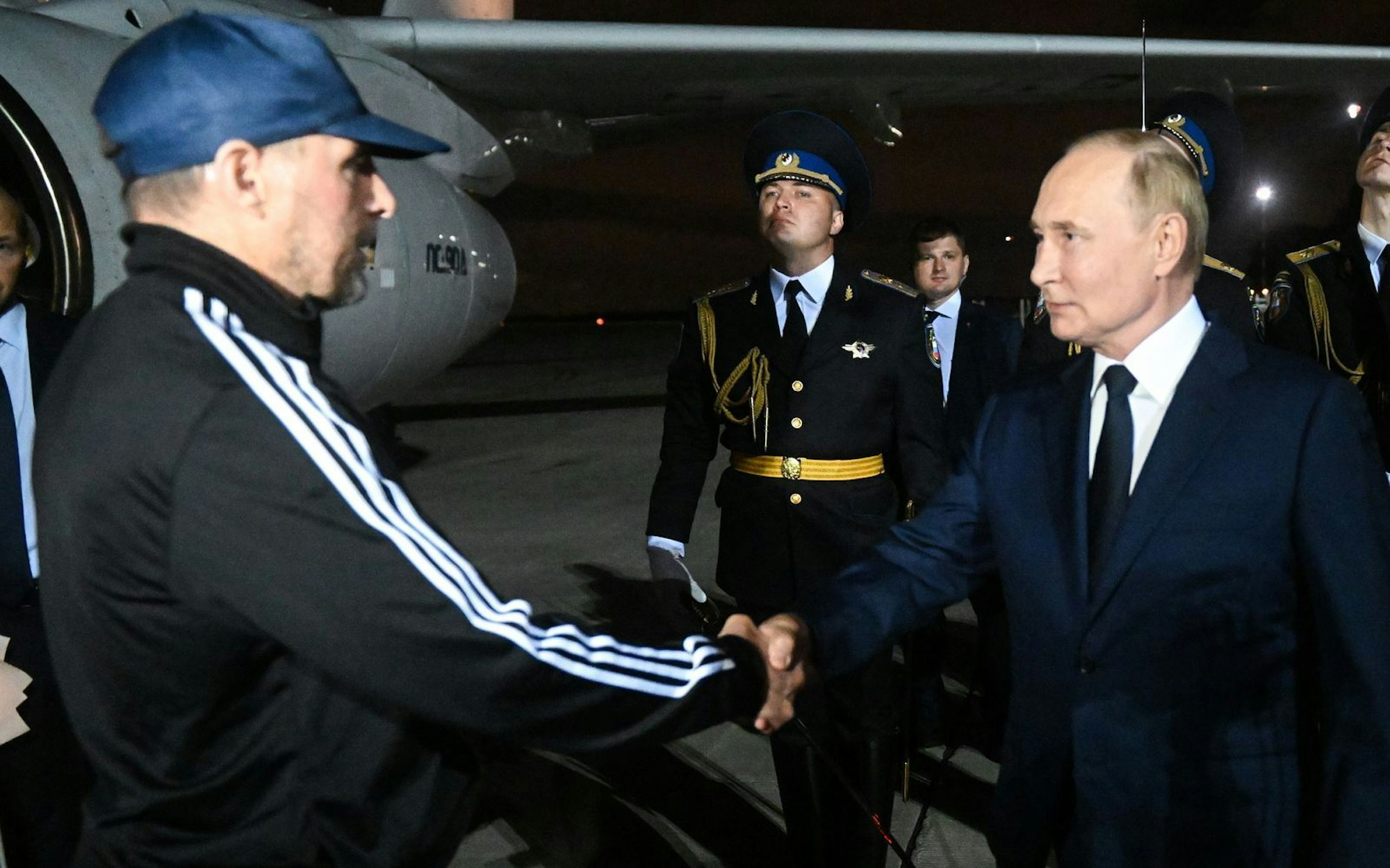 Zu seinen Geheimdienstagenten hat Wladimir Putin eine enge Verbindung. Er selbst durchlief eine Ausbildung beim KGB. (Bild: ZDF / Voskresensky, Mikhail)