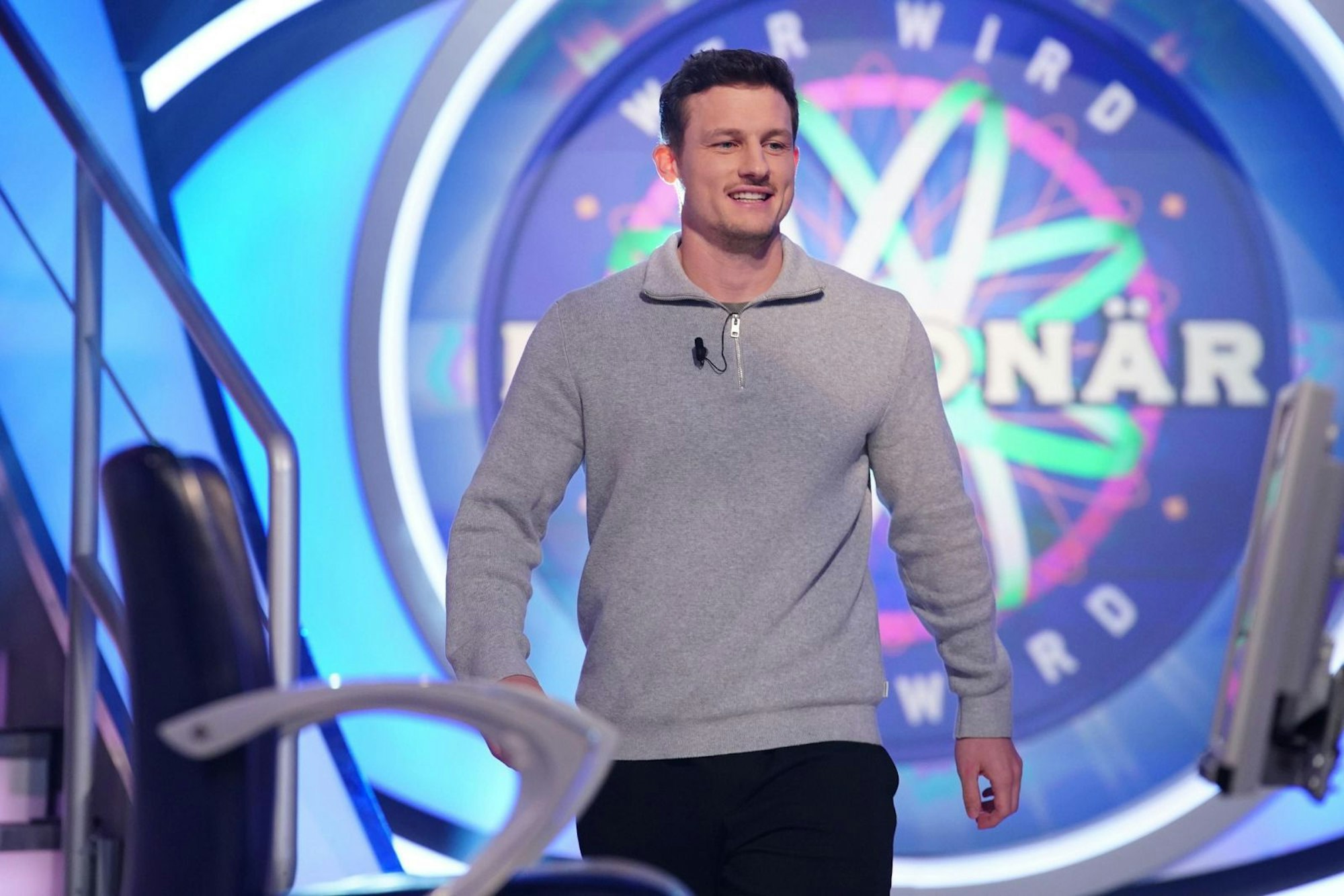 In der Kindheit hatte Maximilian Sonntags Schwester bei einem Gewinnspiel 500 D-Mark gewonnen und mit der Familie geteilt. (Bild: RTL / Stefan Gregorowius)