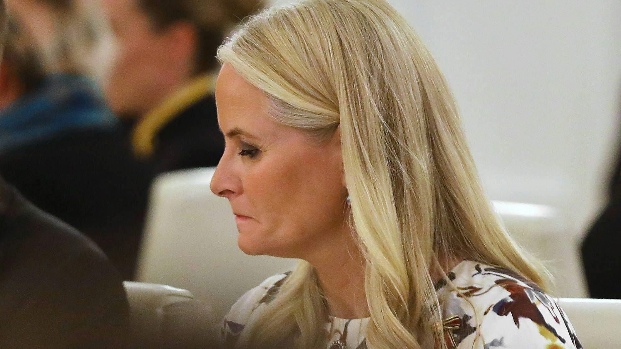 Mette-Marit von Norwegen, Seitenansicht.