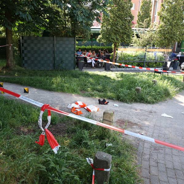 Mai 2023: Die Polizei sicherte Spuren des Verbrechens im Böcking-Park. Daneben saßen Menschen im Brauhaus.