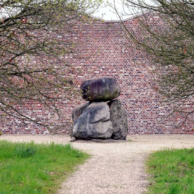Kunst in der Natur findet man auf der Museumsinsel Hombroich. (Archivbild)